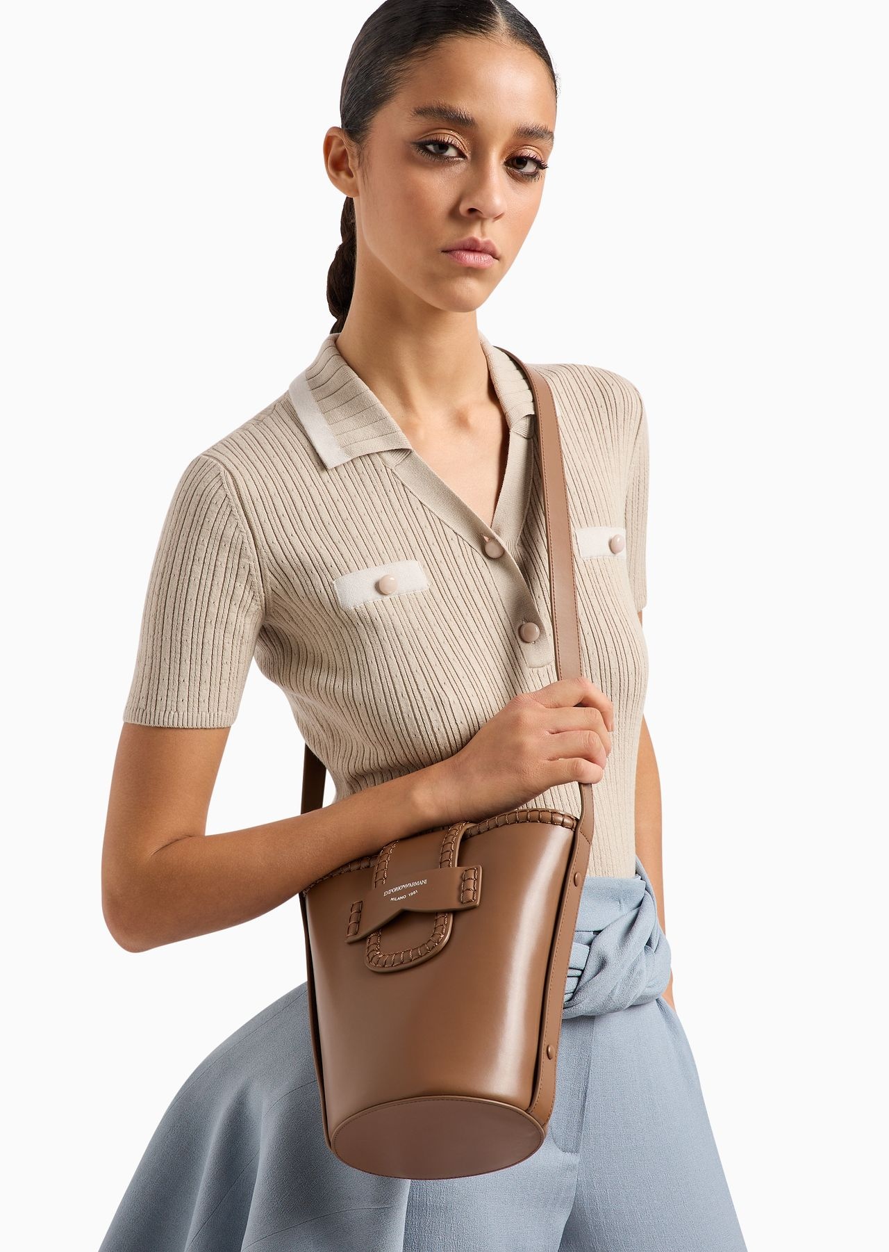 Leather bucket shoulder bag with Icon strap - 12