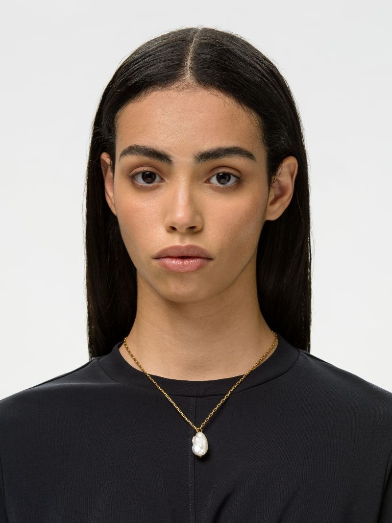 Ambush METAL DIPPED BAROQUE PEARL CHARM NECKLACE outlook