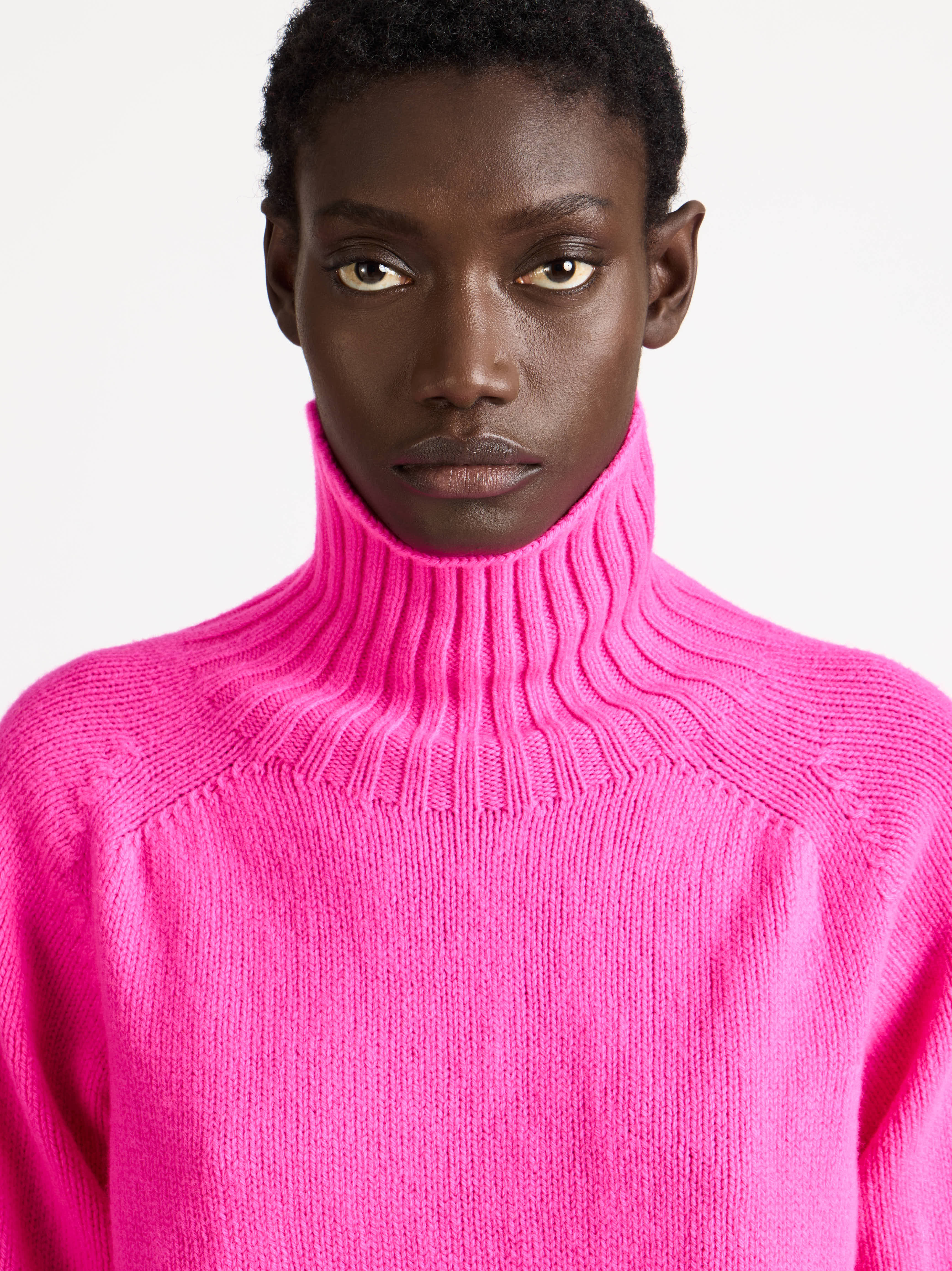 TURTLENECK JUMPER IN NEON PINK - 4