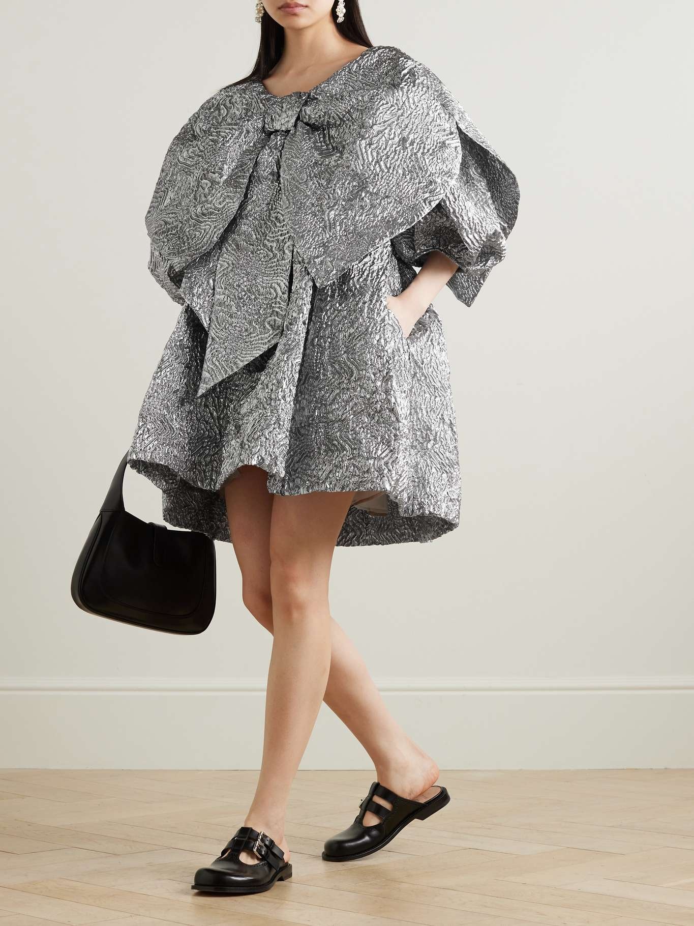 Oversized bow-detailed metallic cloqué mini dress - 2