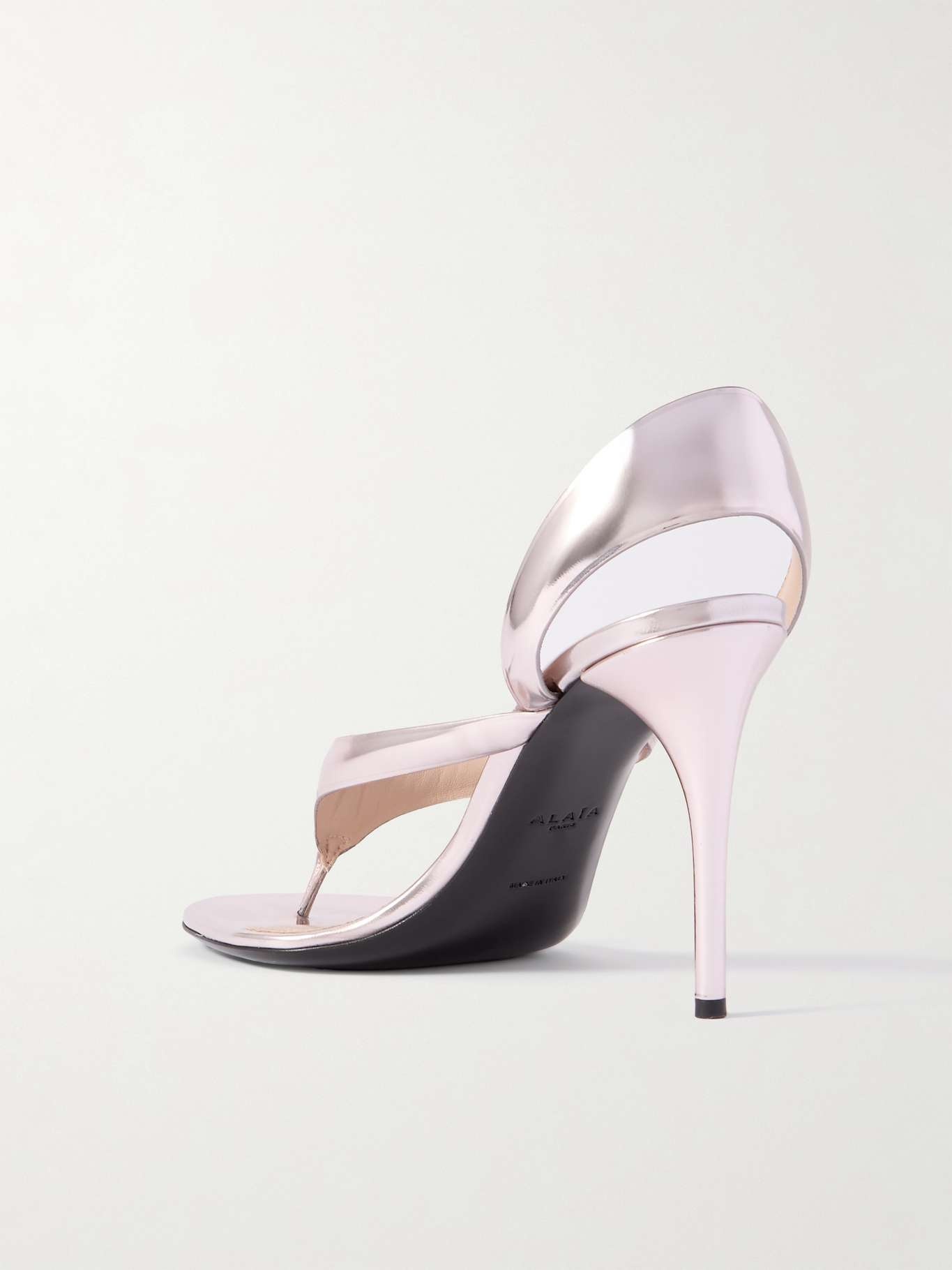 【関税・送料込み】ALAIA SANDALS SILVER TONG SANDALS Alaïa Tong 90 mirrored-leather sandals Silver | netaporter