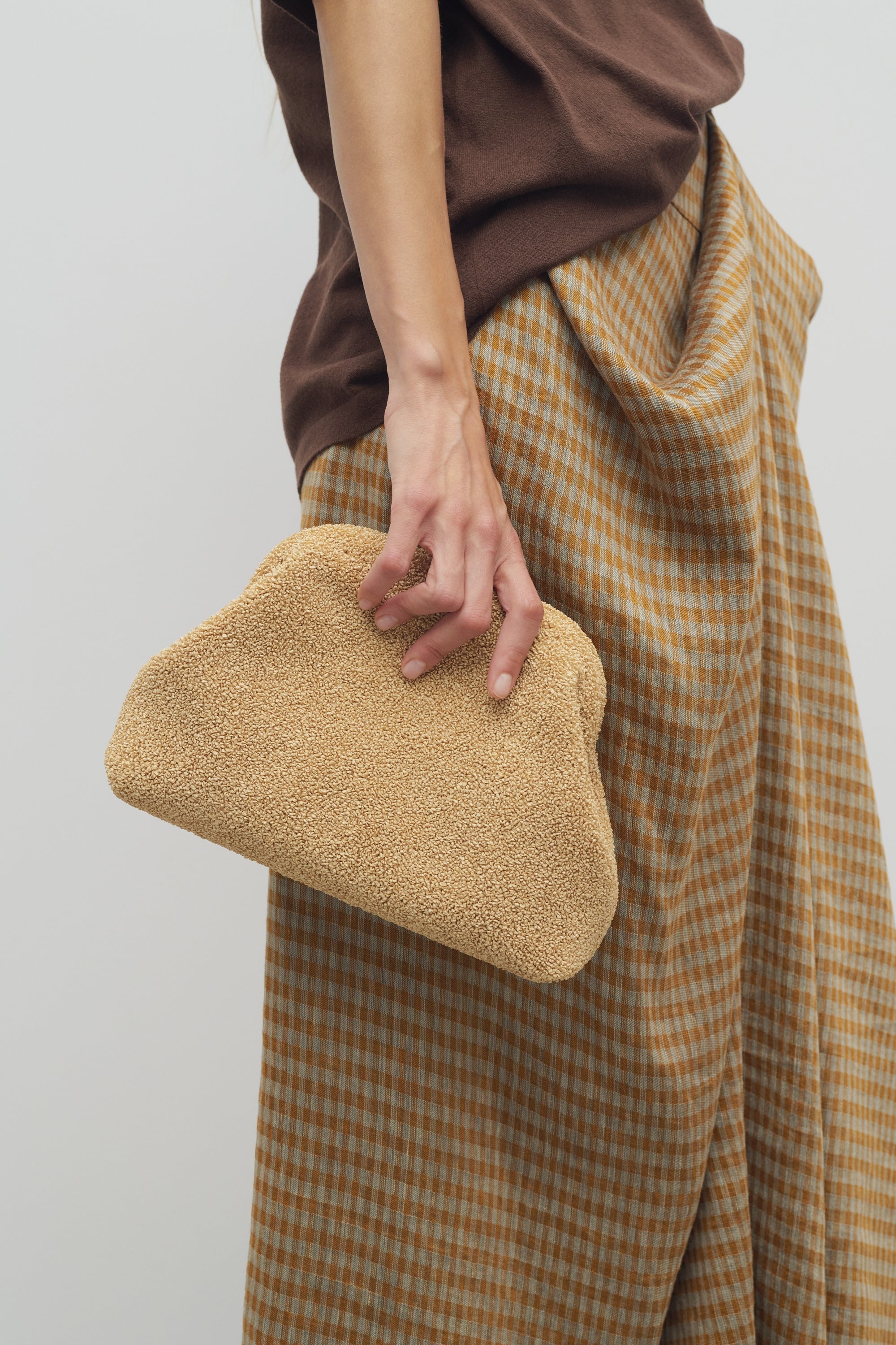 Mira Clutch in Raffia - 4