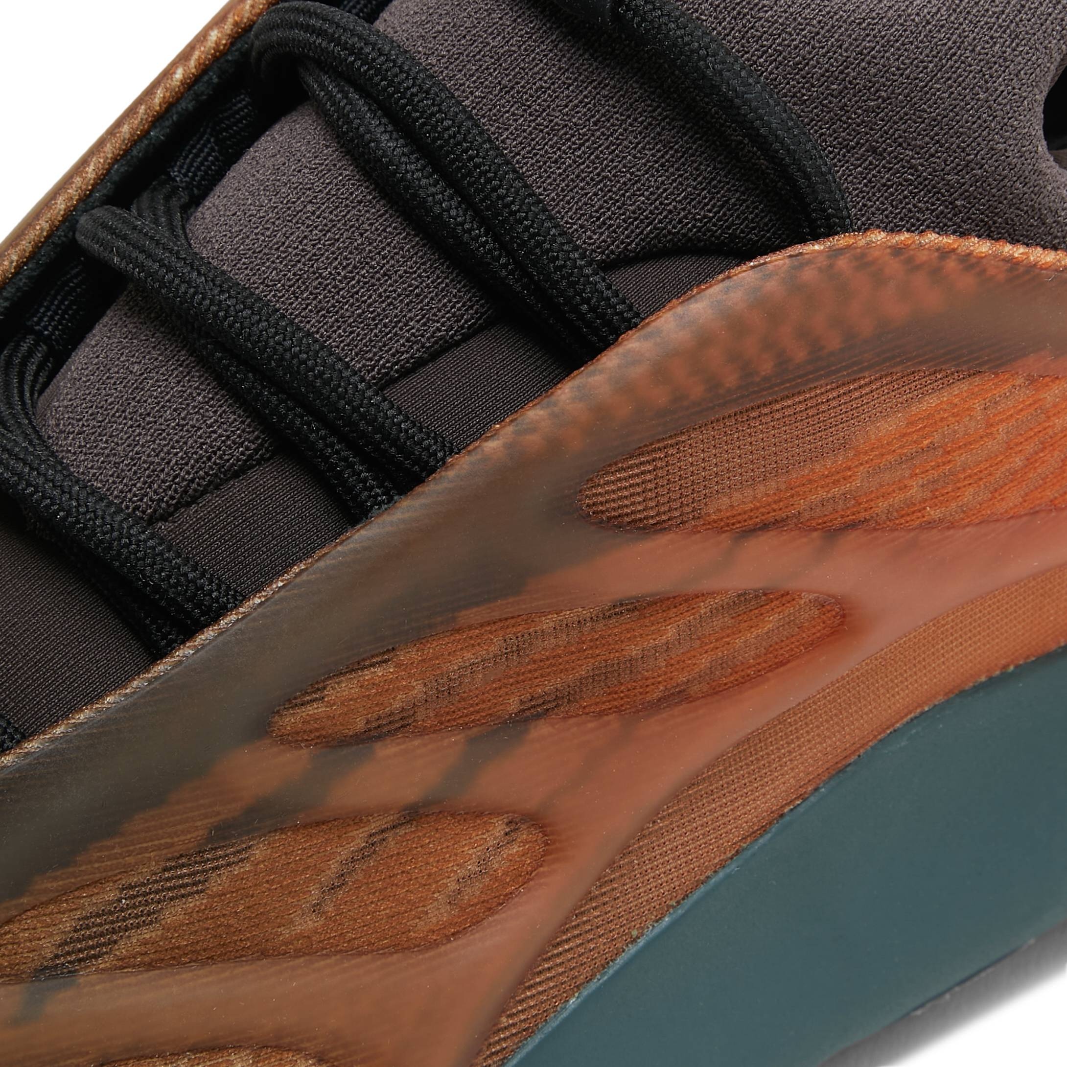 Yeezy 700 V3 'Copper Fade' - 9
