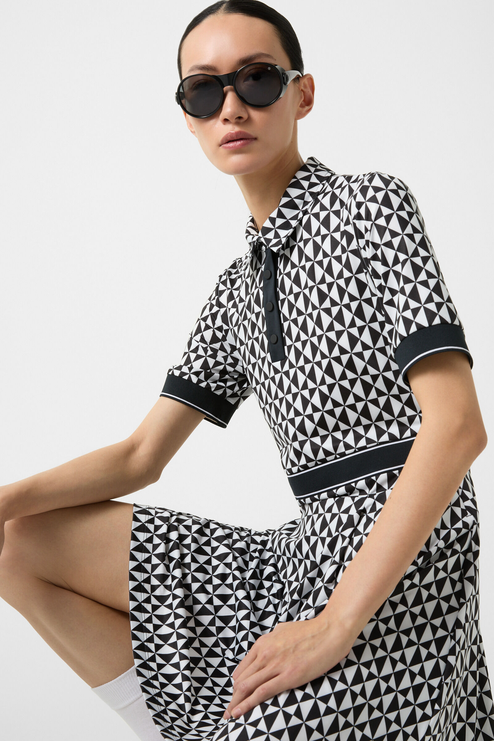 Linny functional polo dress in Black/white - 5
