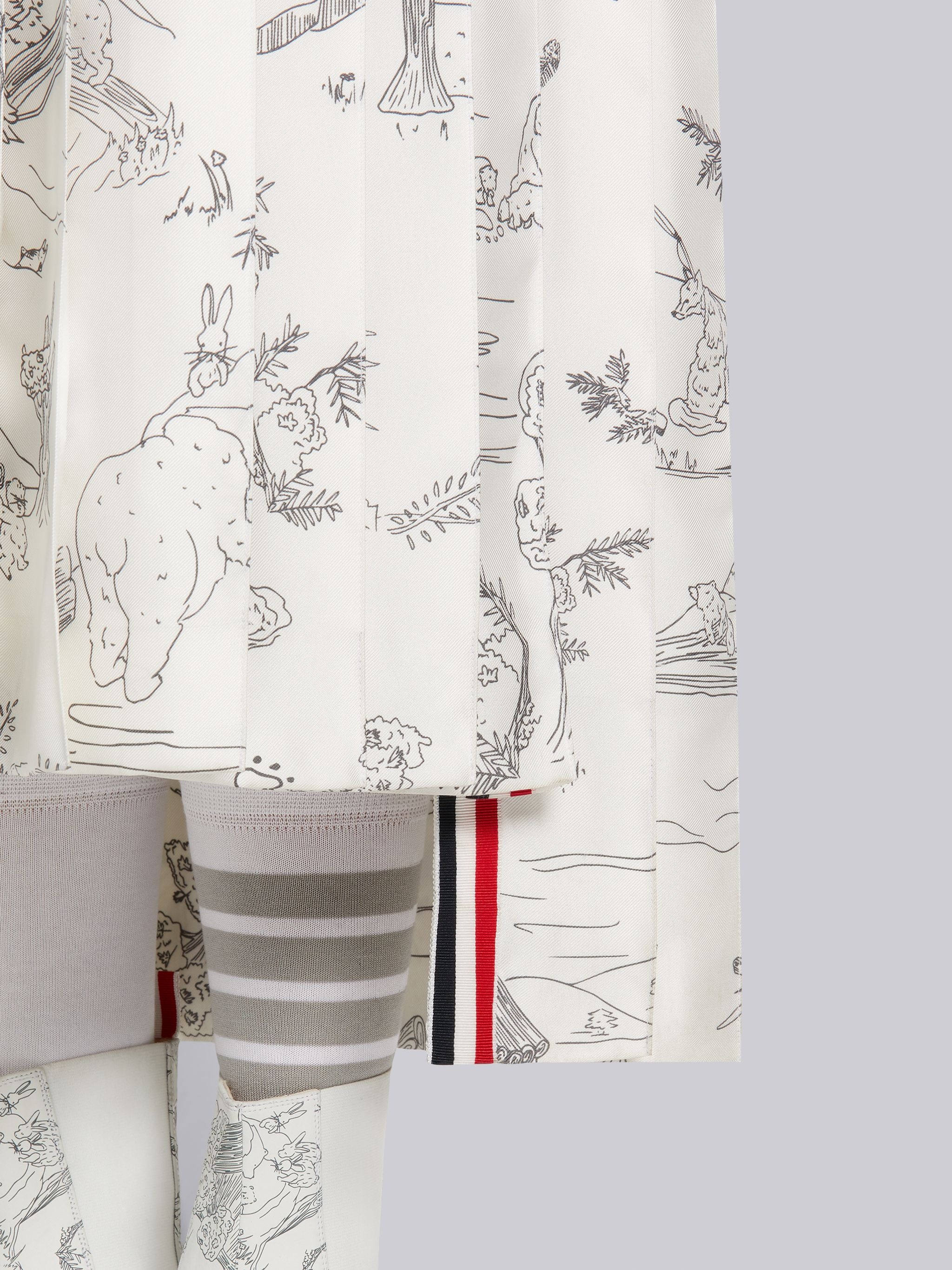 White Silk Twill Animal Camp Toile Grosgrain Cuff Dropped Back Pleated Bottom Below-the-Knee Shirtdr - 6