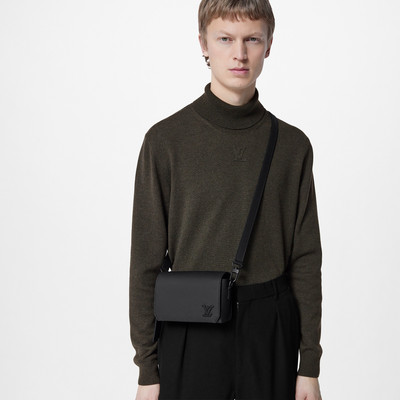 Louis Vuitton Fastline Wearable Wallet outlook