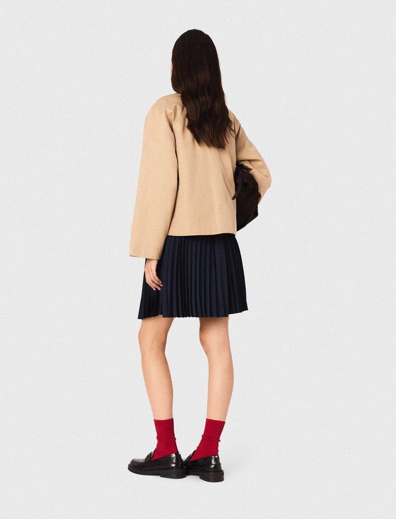 Jacket with removable contrast collar 4