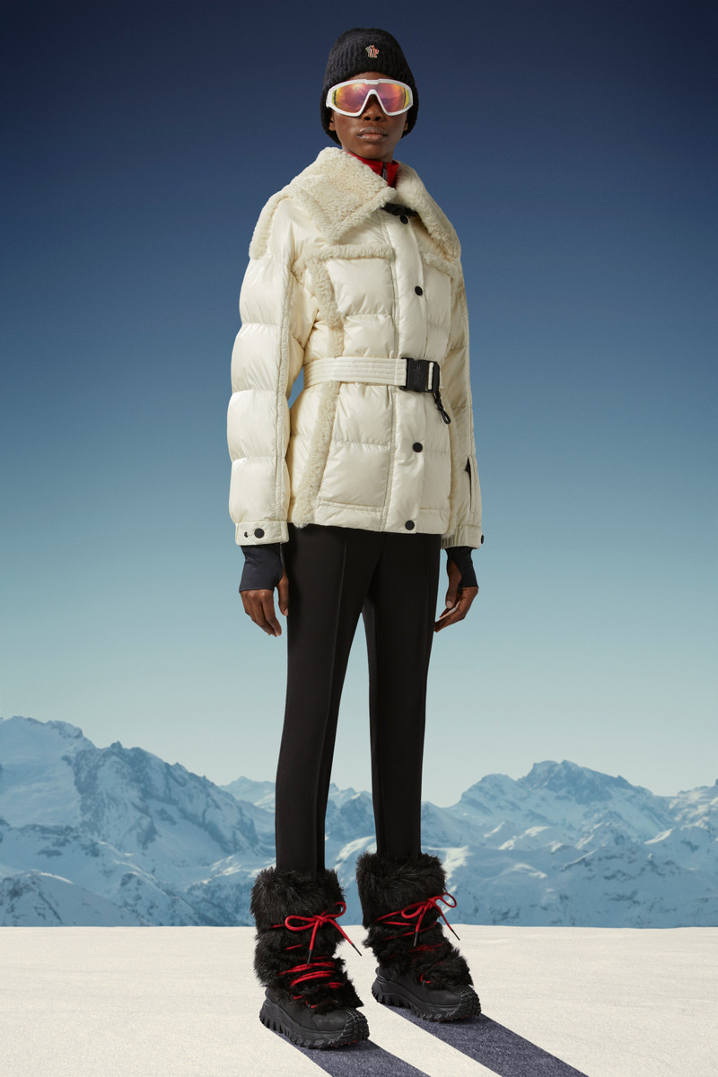 Moncler Biollay Short Down Jacket outlook