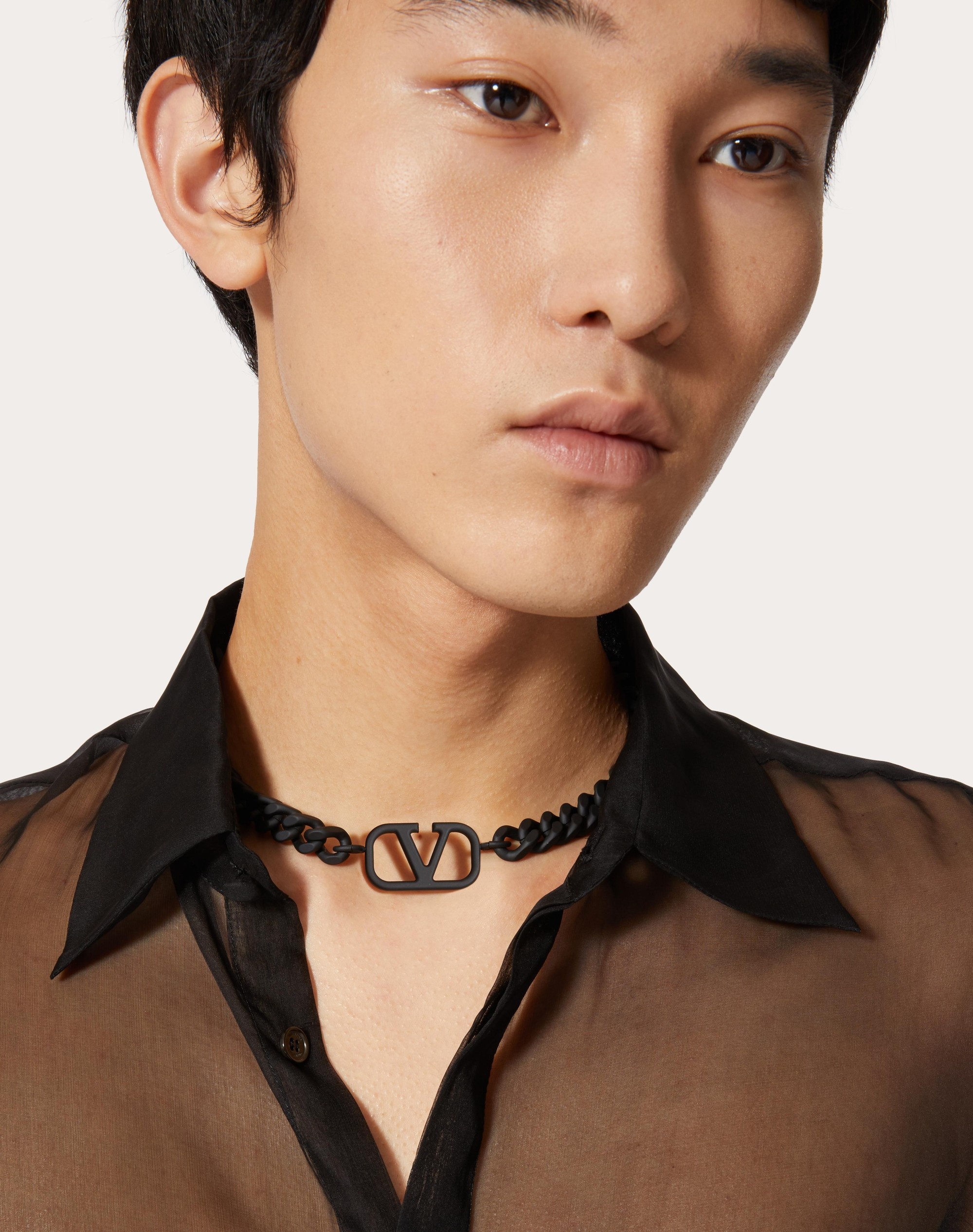 VLOGO SIGNATURE METAL NECKLACE WITH RUBBER-EFFECT FINISH - 5