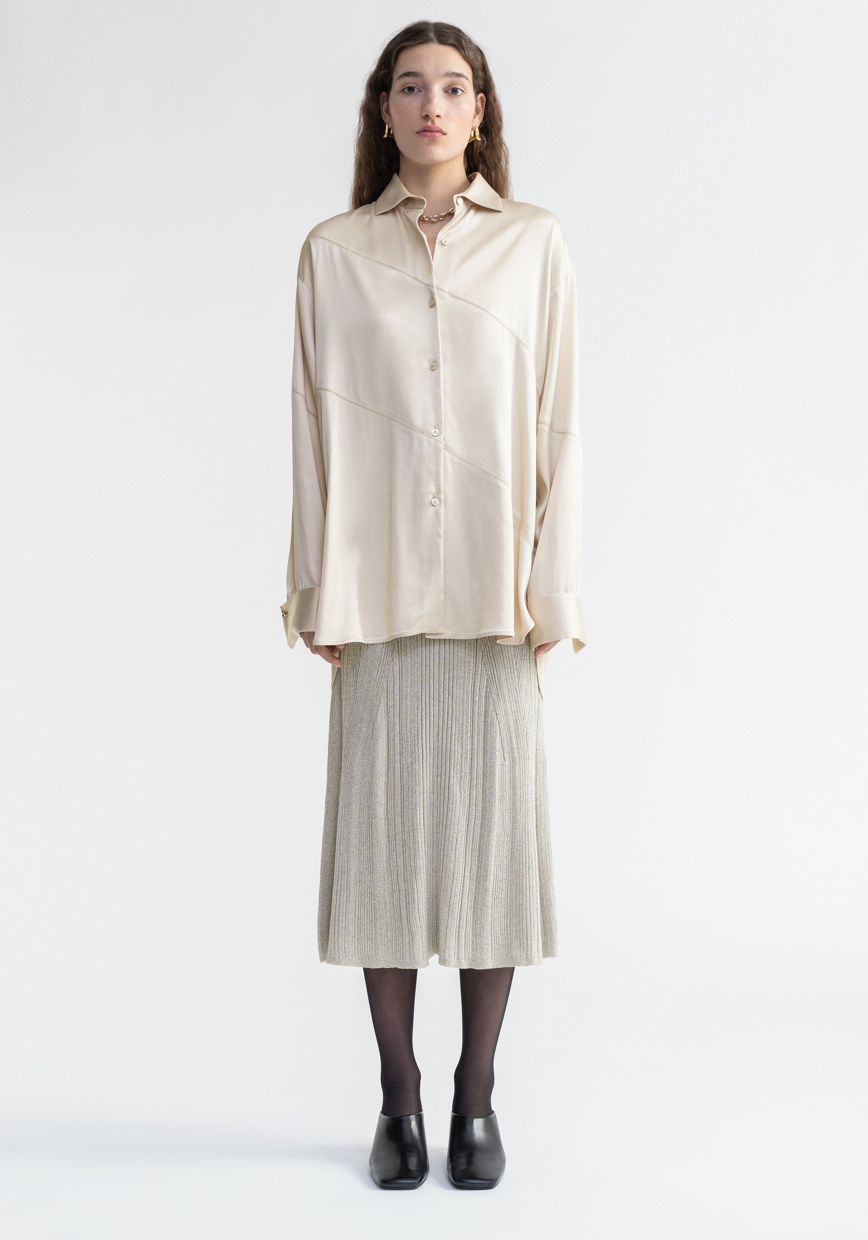ABIGAIL
Oversized satin shirt - 2