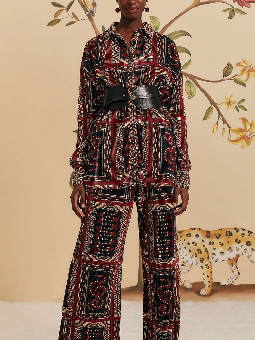 Snake Scarves-print pleated trousers - 4