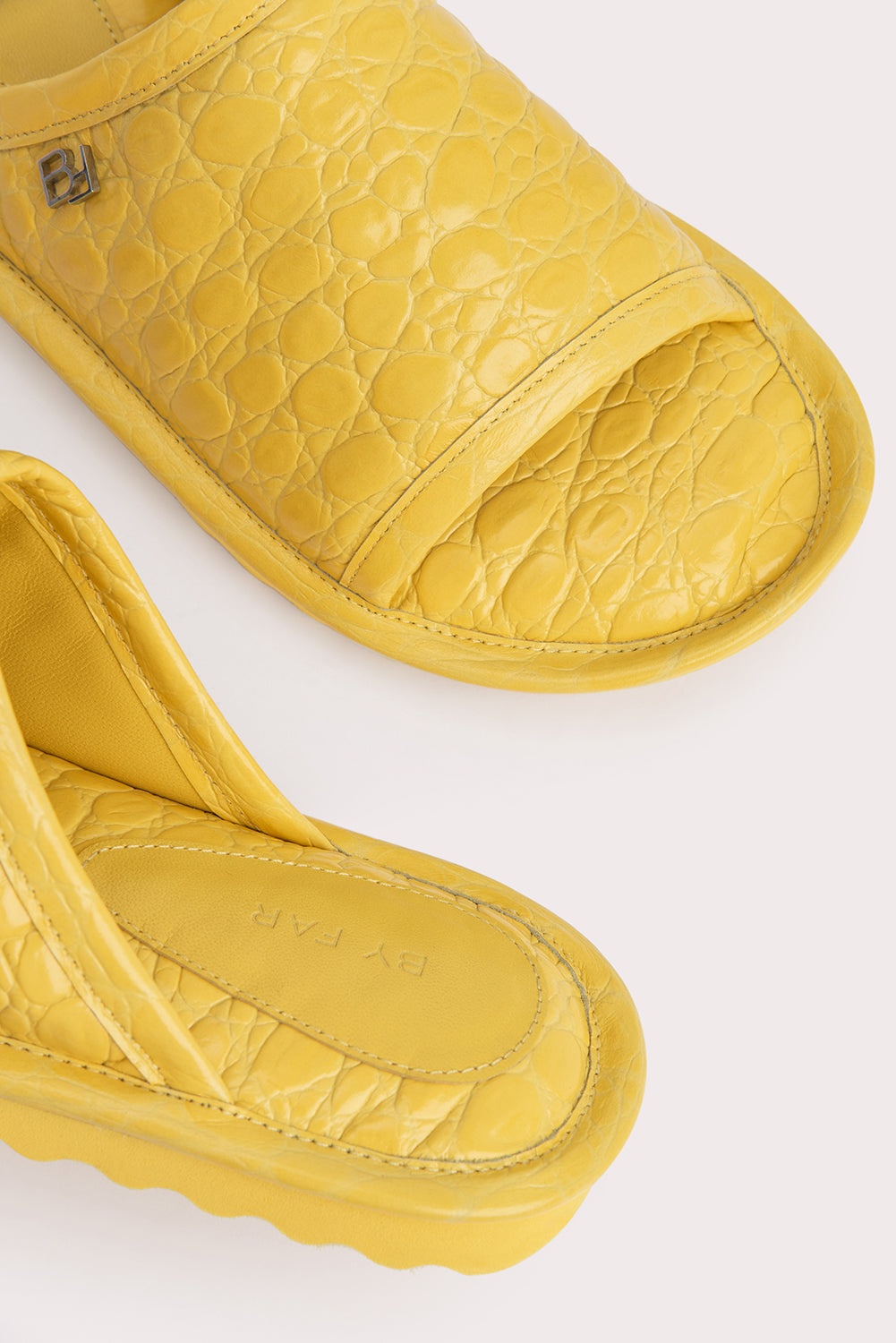 Ari Duckling Circular Croco Embossed Leather - 4