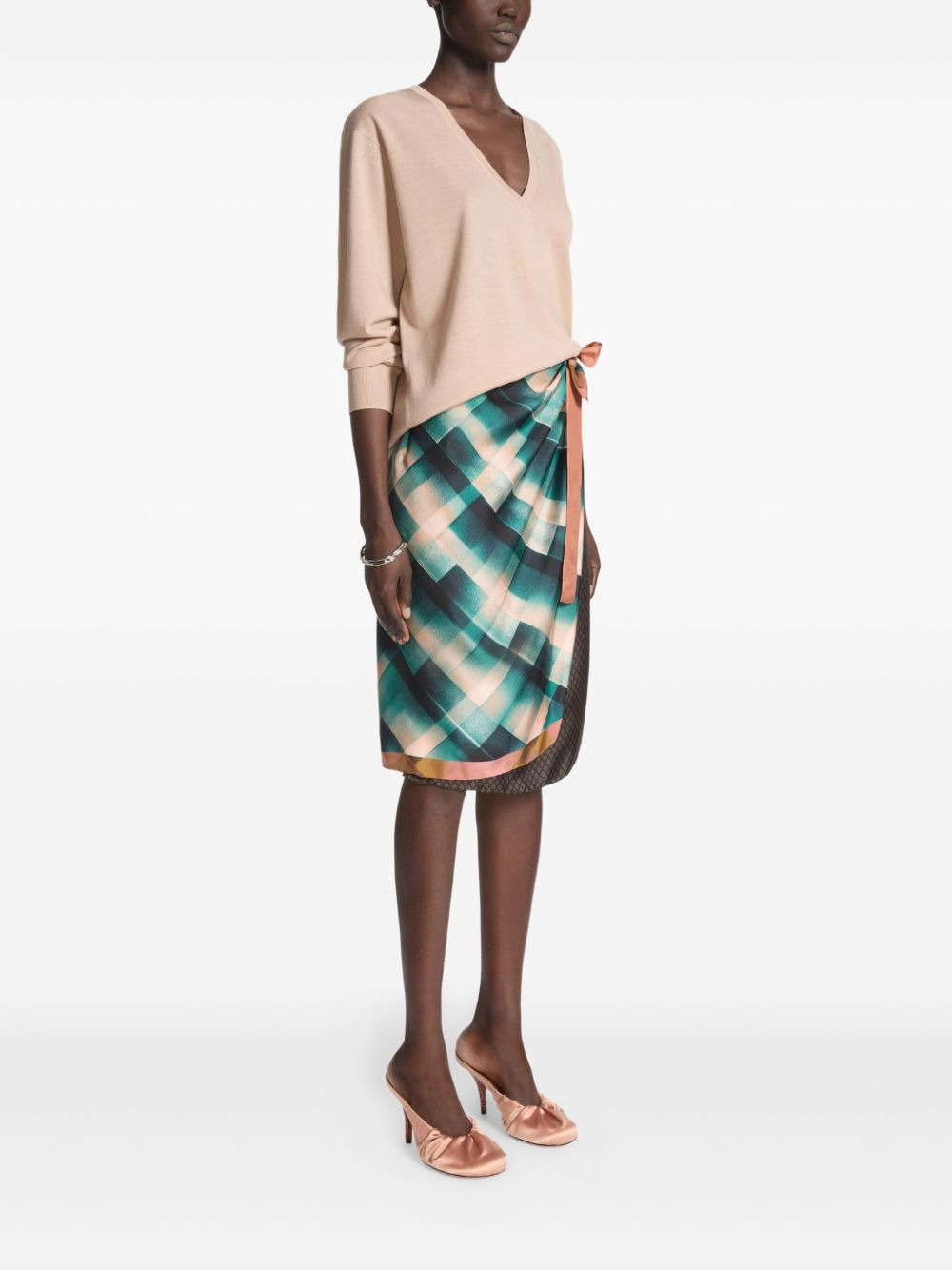v-neckline sweater - 3