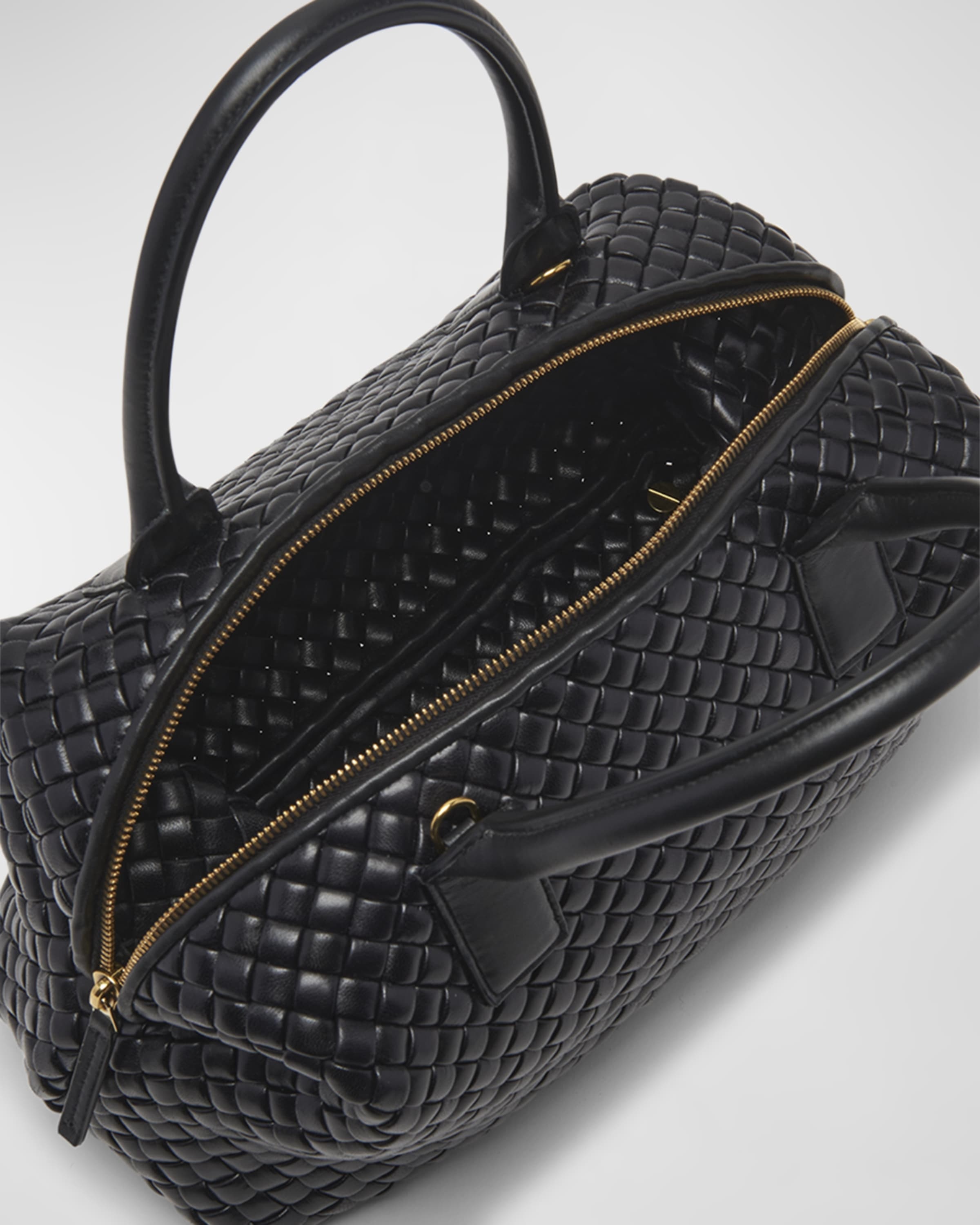 BOTTEGA VENETA　ベルベット（黒）バック Bottega Veneta Black East/West Loop Camera Bag Bottega Veneta
