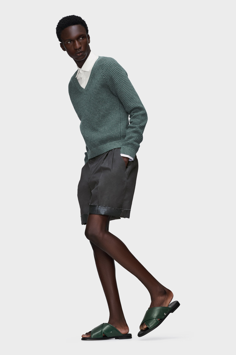 Wool-blend V-neck sweater 6