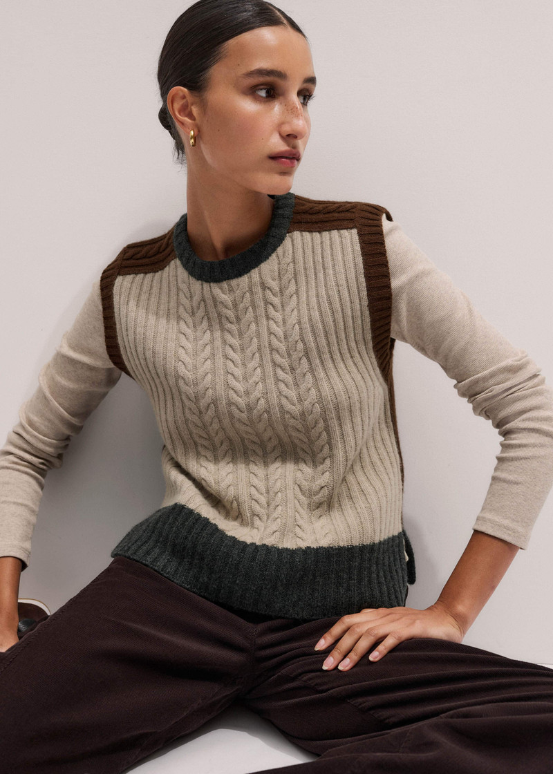Cable Vest + Snood 1