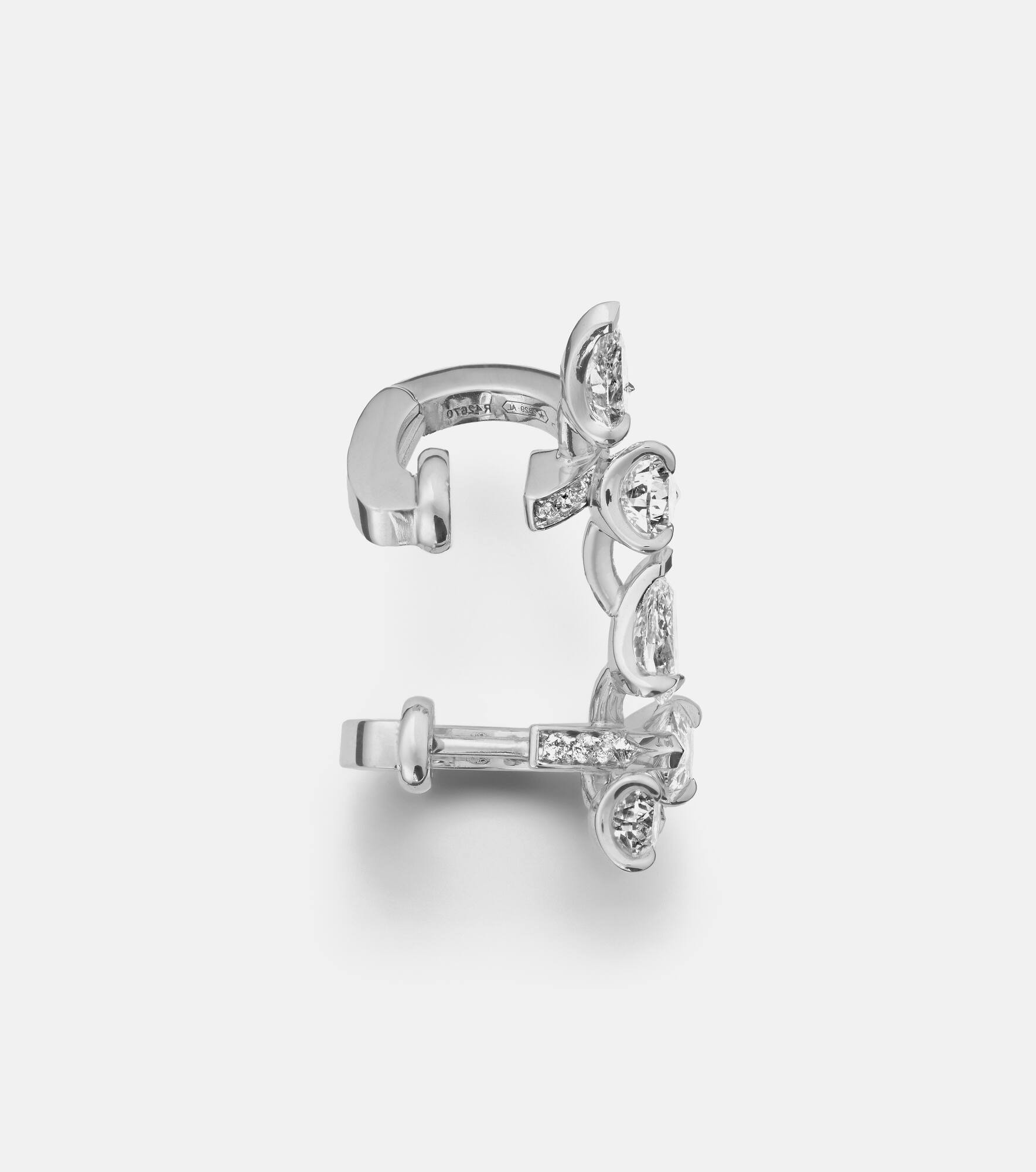 Serti Sur Vide 18kt white gold single ear cuff with diamonds - 4