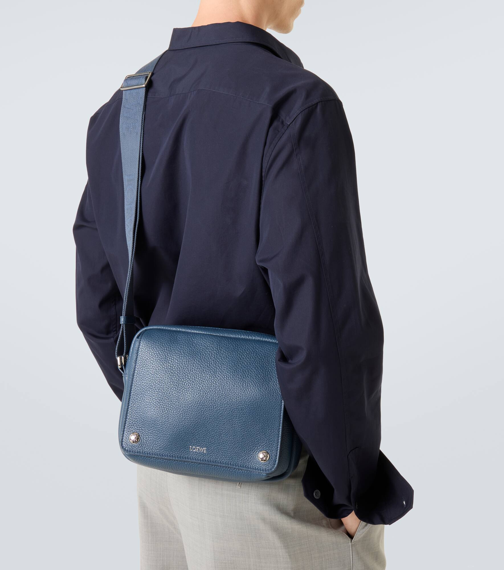 Pebble Medium leather messenger bag - 3