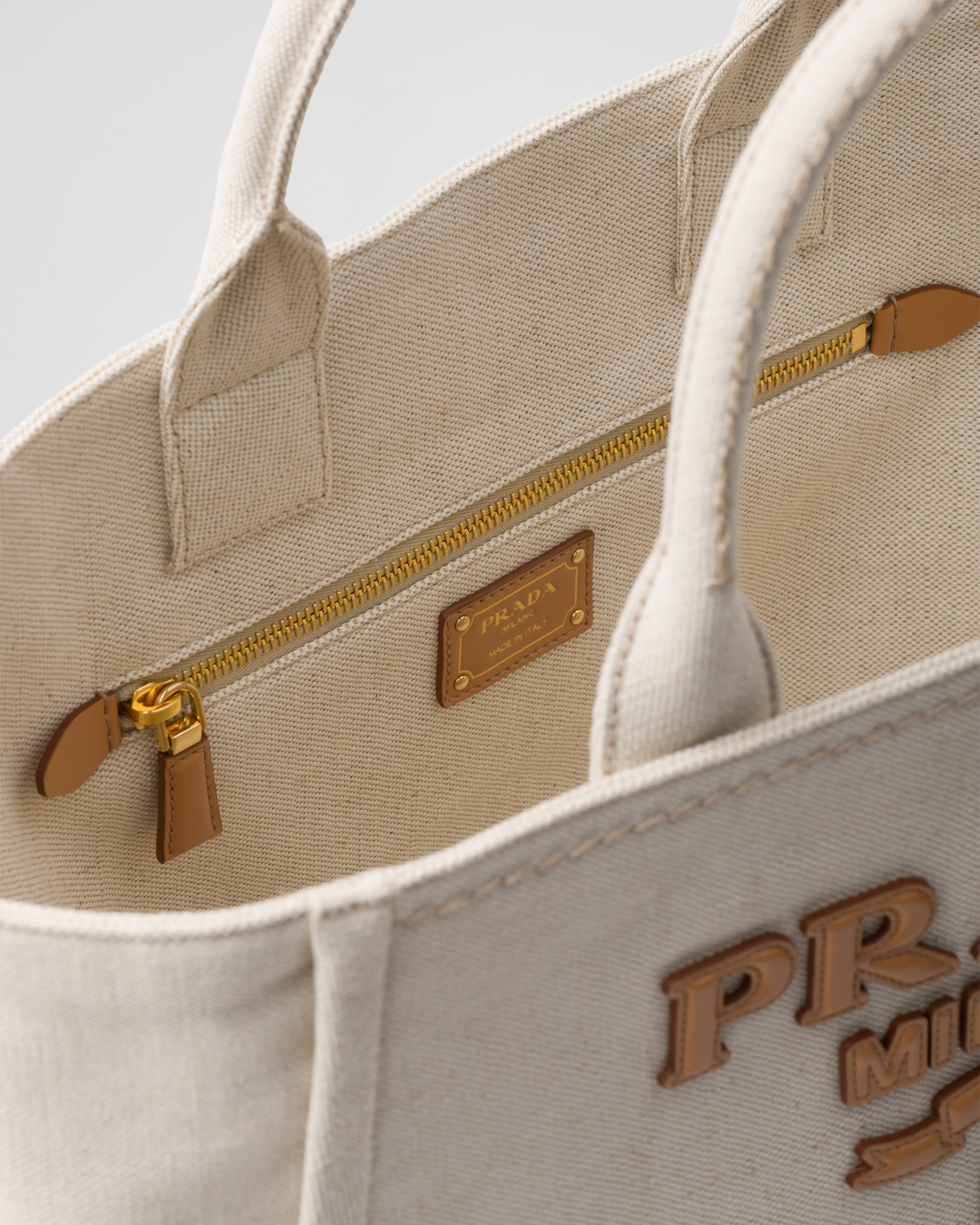 【関税&送料込】Prada Large Linen Bland Tote Prada Large Linen Blend and Leather Tote Bag | Saks Fifth Avenue