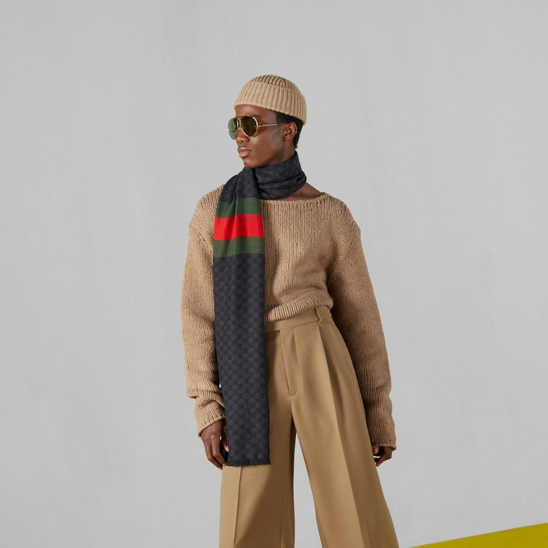 Wool shawl with Web 3