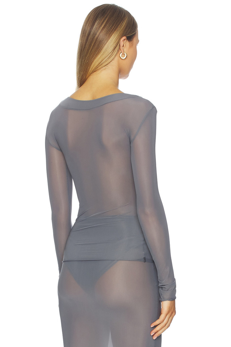 MAYGEL CORONEL Milo Top outlook