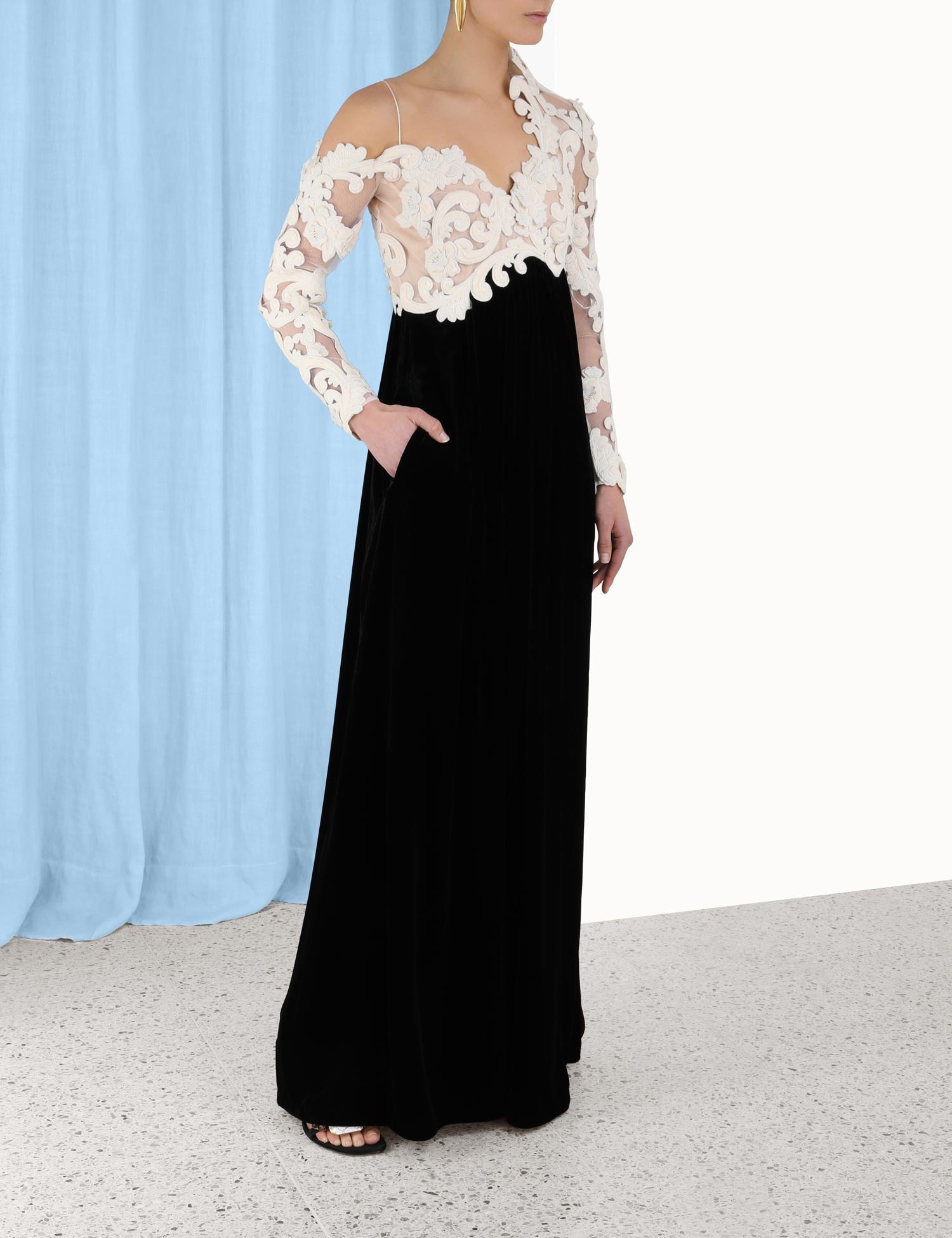 white chiffon lace dress Scoop-Neck Long-Sleeves Chiffon Bride Gowns Lace Applique Pleated A-Line  Wedding Dress with Train main image 0