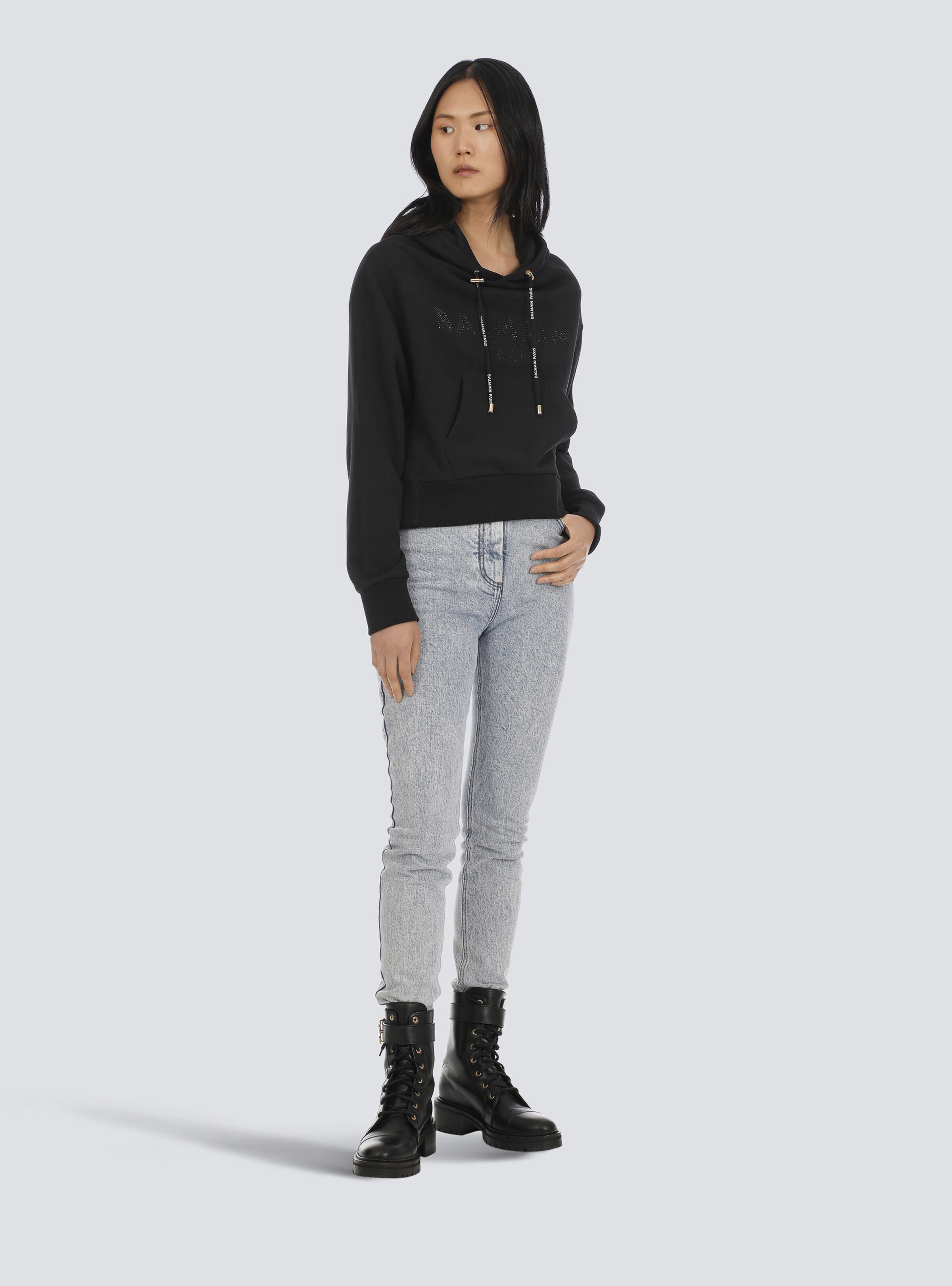 Cropped eco-designed cotton sweatshirt with rhinestone Balmain logo - 3