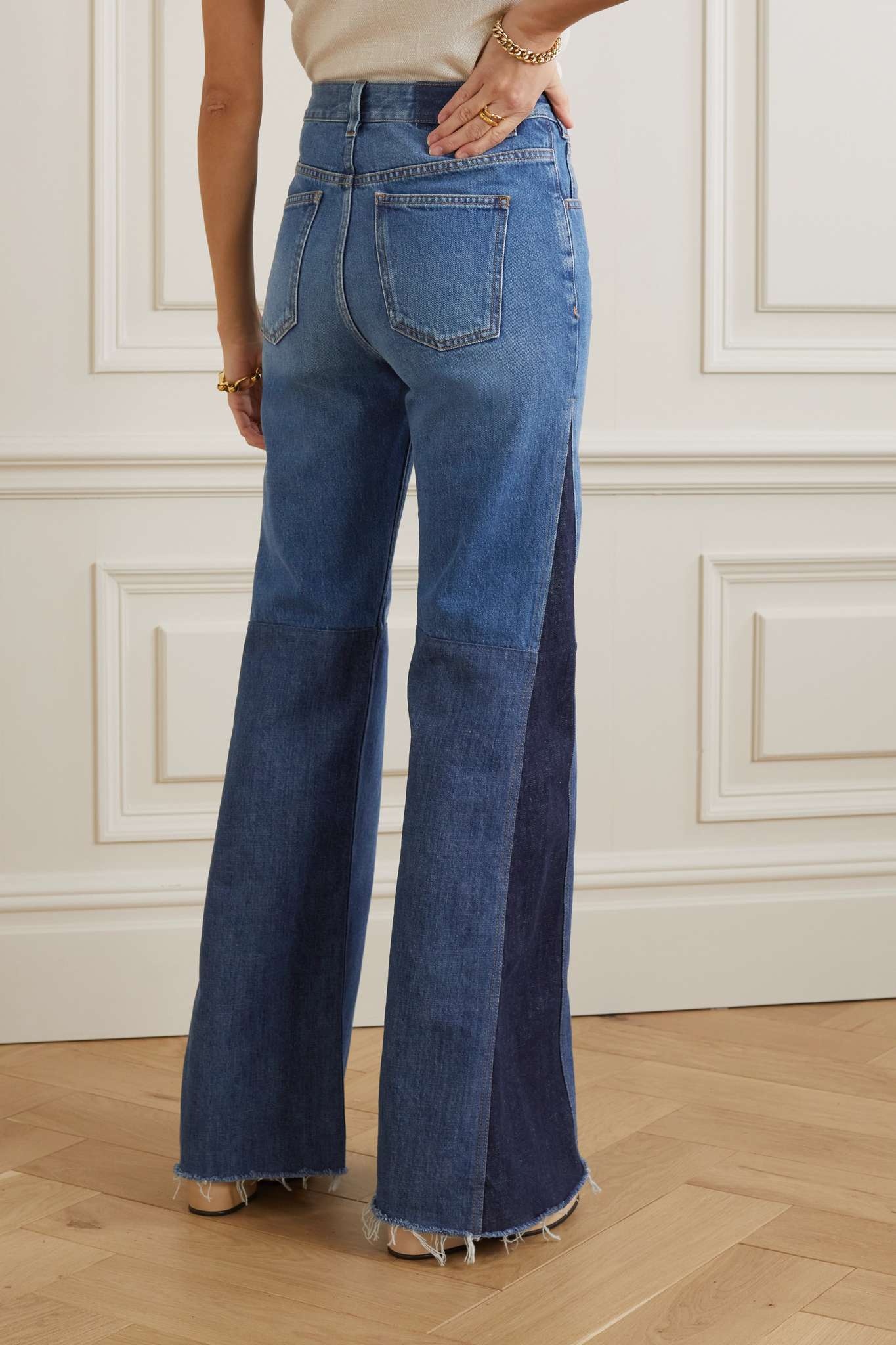 Frayed two-tone high-rise flared jeans - 4