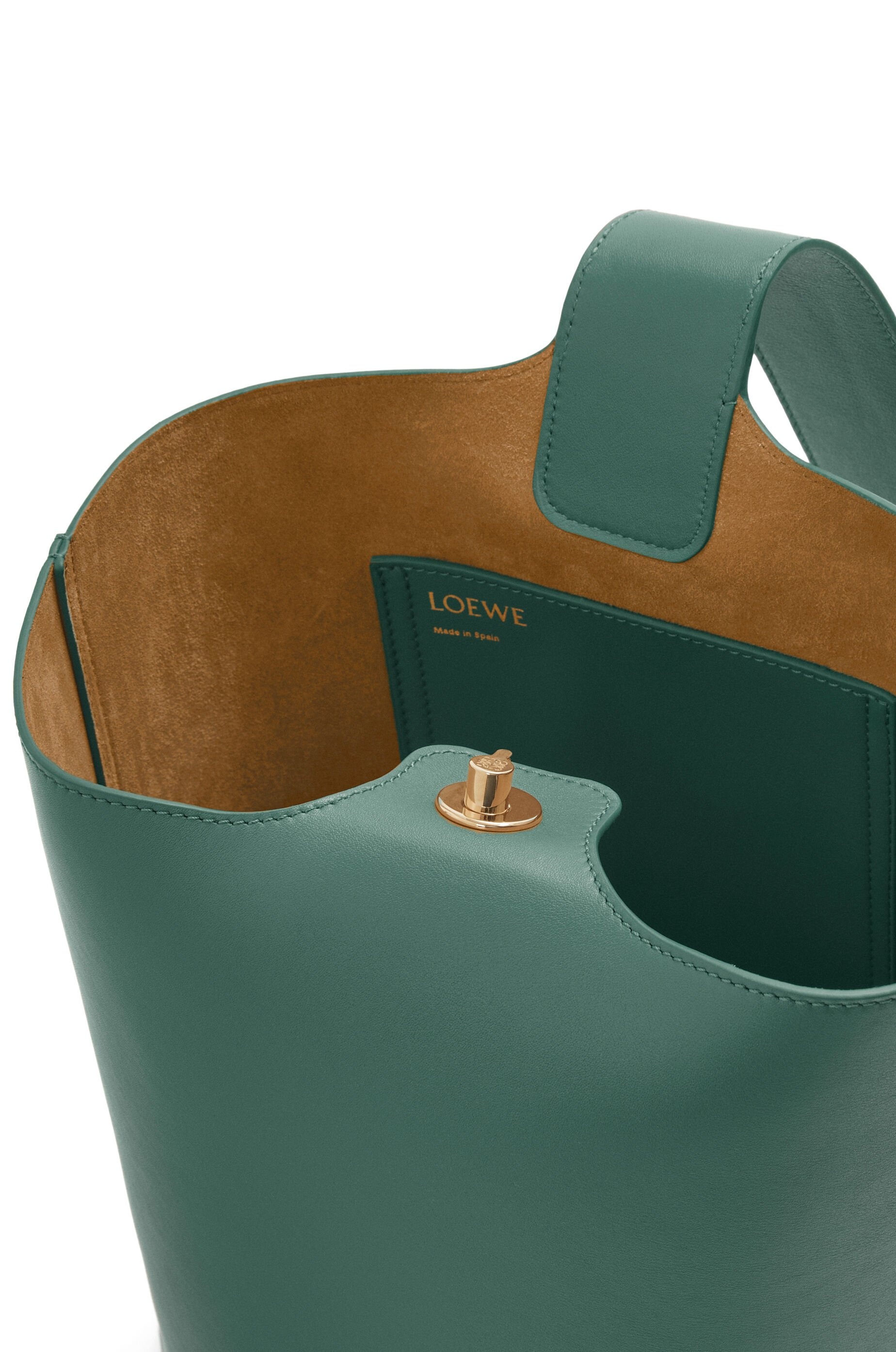 Medium Pebble bucket in smooth calfskin - 6