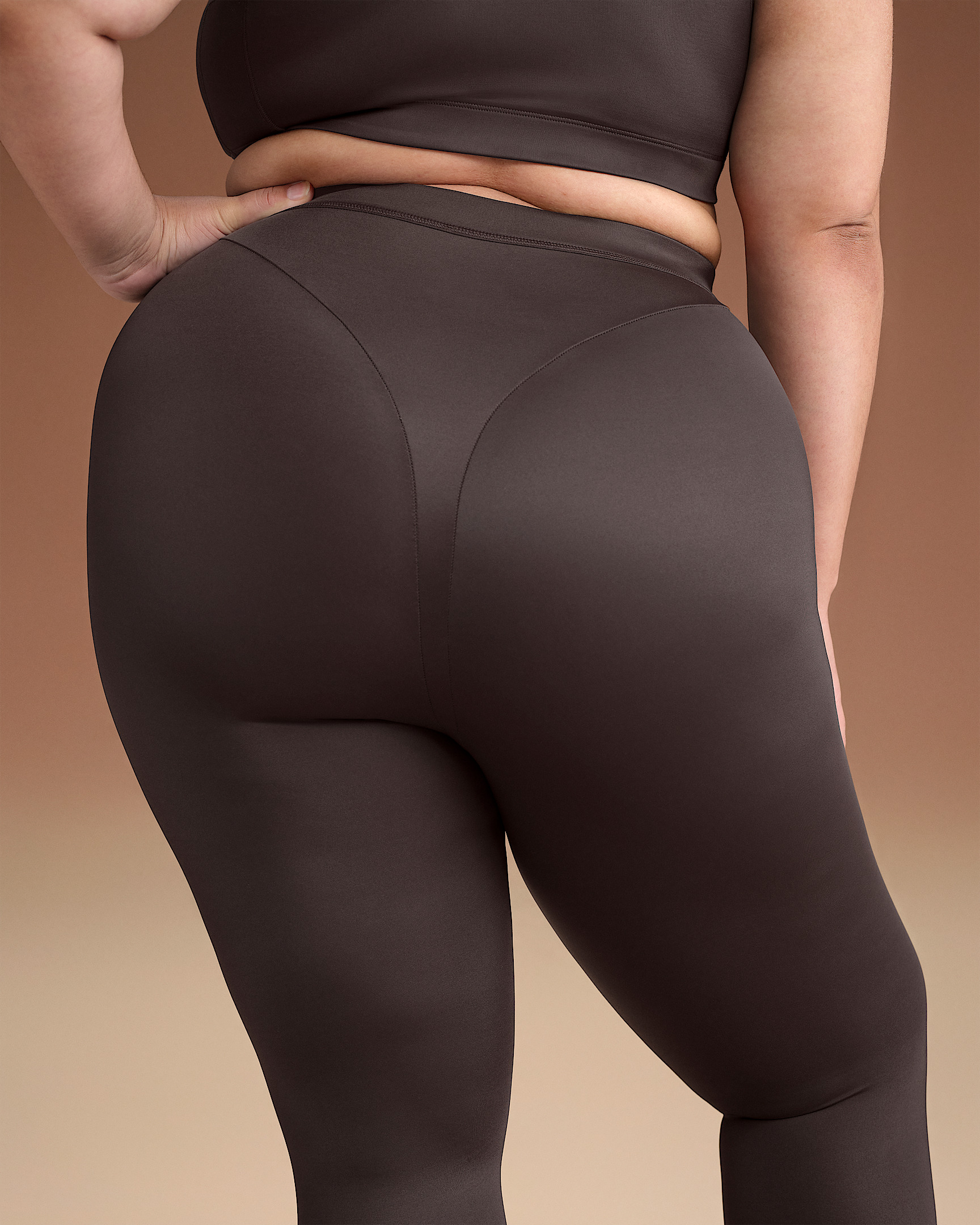 NikeSKIMS Shine Women's High-Waisted V-Panel 26" Leggings - 8