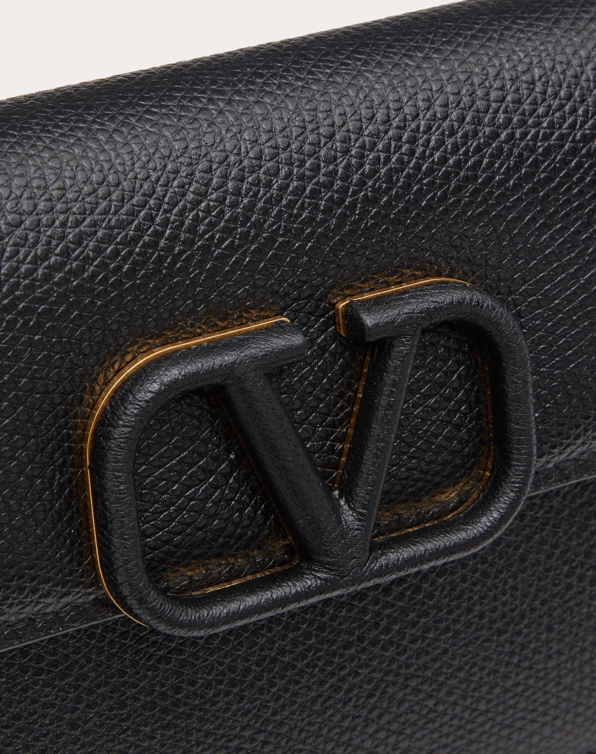 VLOGO SIGNATURE GRAINY CALFSKIN WALLET WITH CHAIN - 7