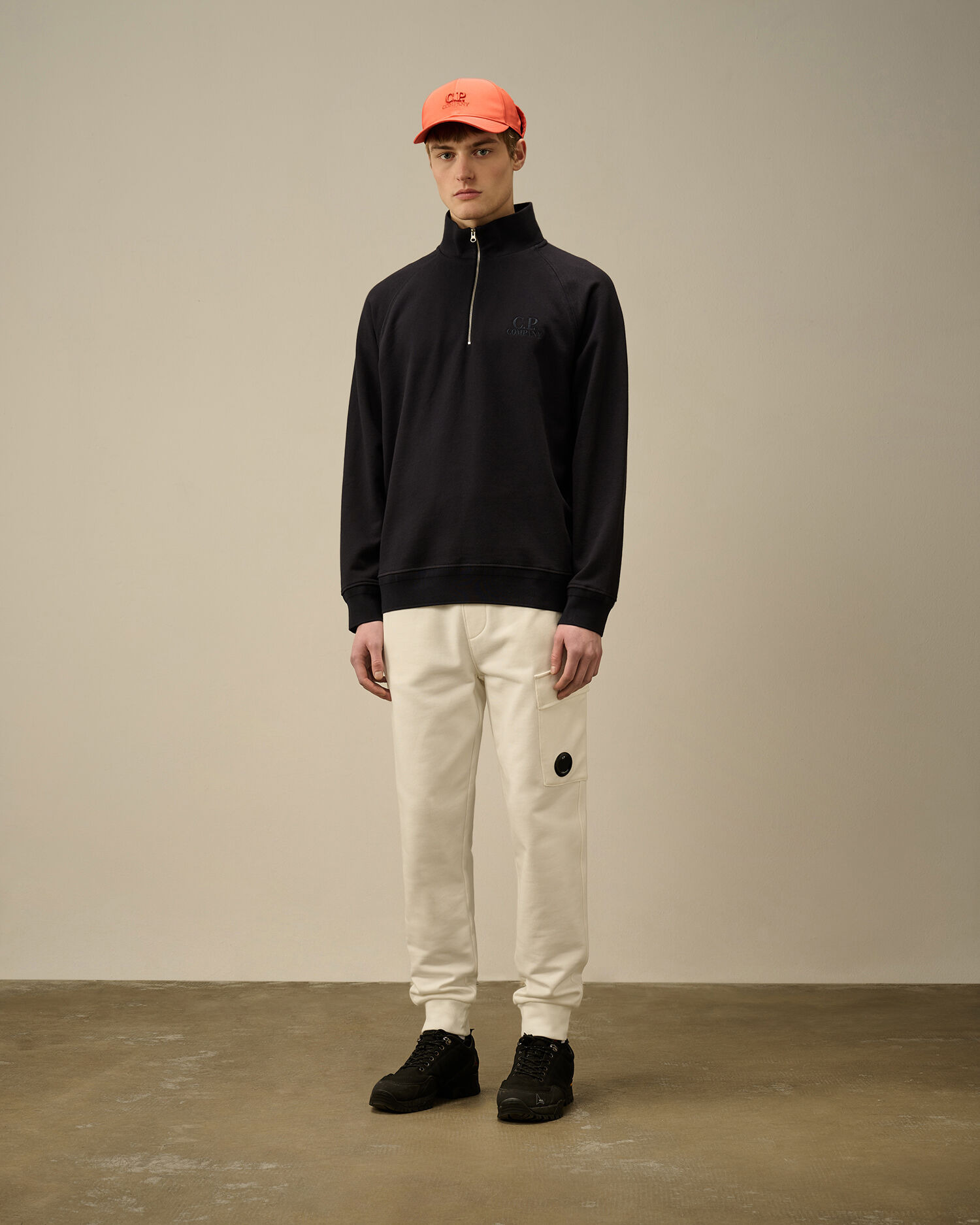 Diagonal Raised Fleece Half Zip Logo Sweatshirt - 2