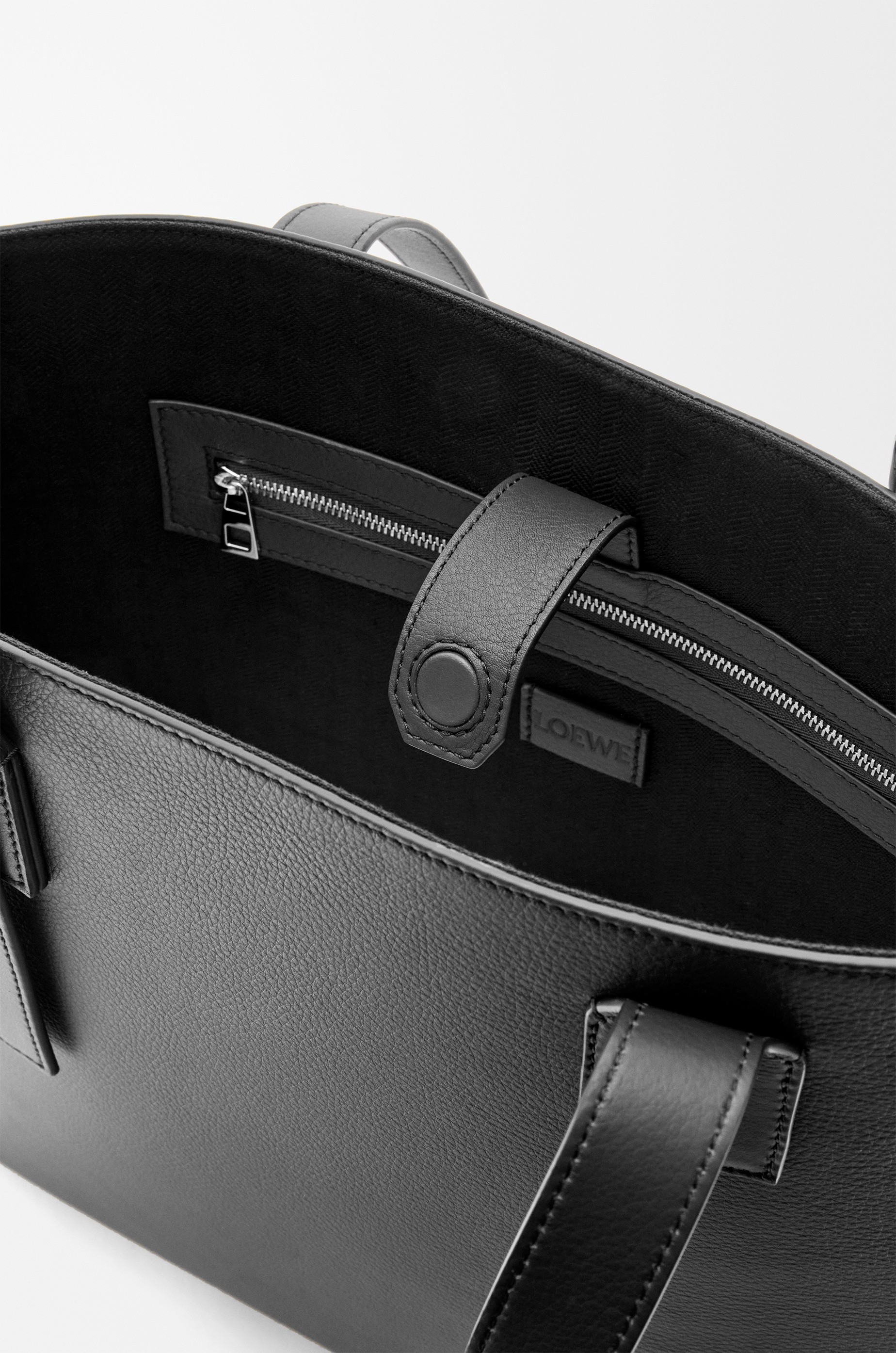 Buckle Horizontal Tote in classic calfskin - 4