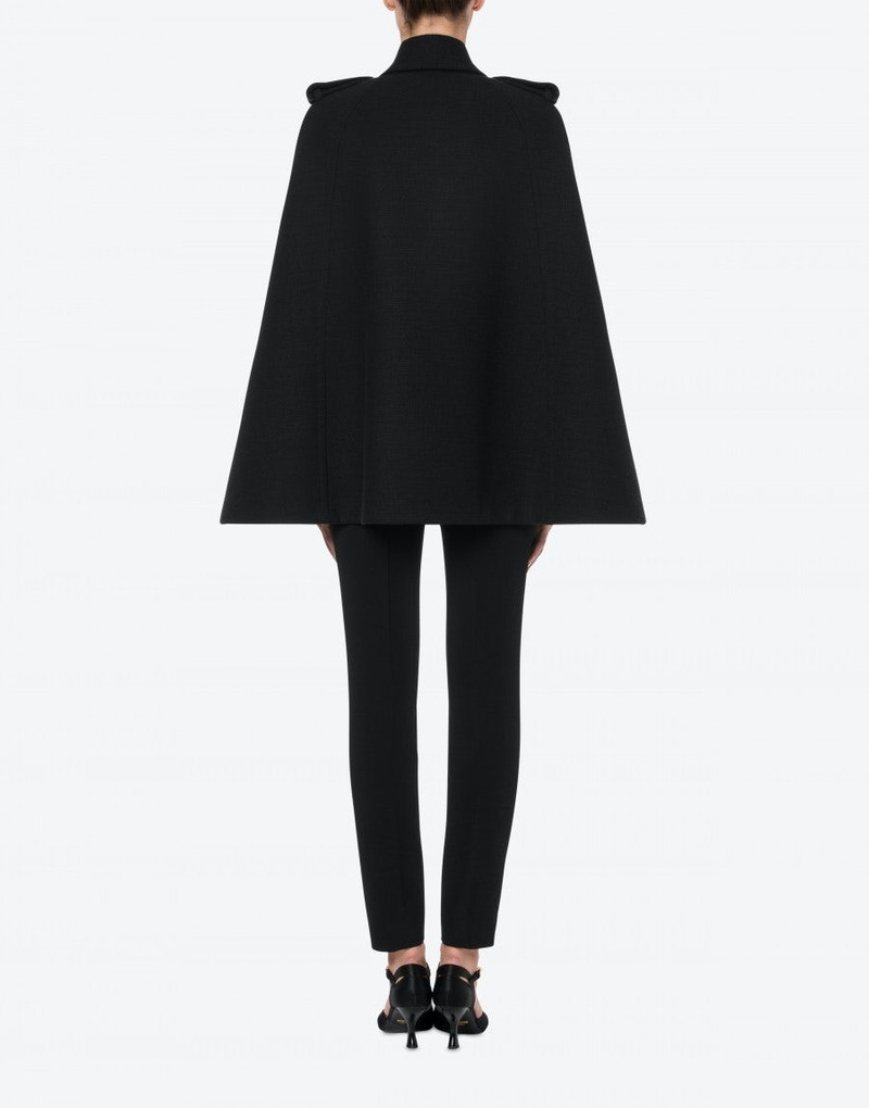 TEDDY BUTTONS BOUCLÉ CAPE 3