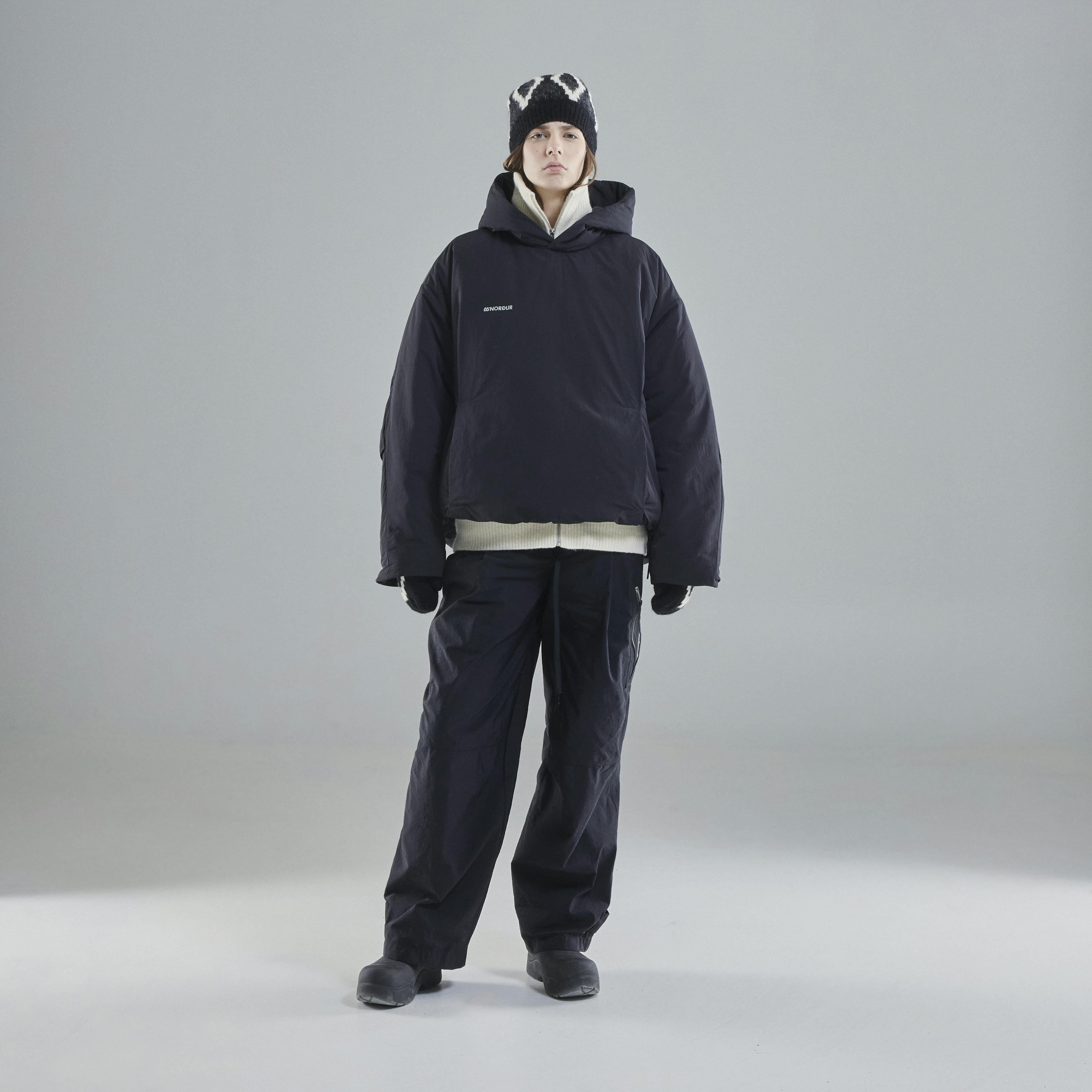 Vatnsmýri Puffer Hoodie (Unisex) - 3