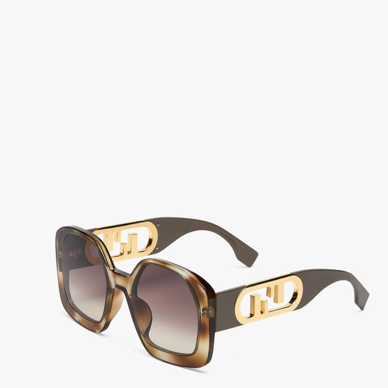 FENDI Square O’Lock glasses in Havana transparent acetate. Temples with gold metal oversized O’Lock logo a outlook