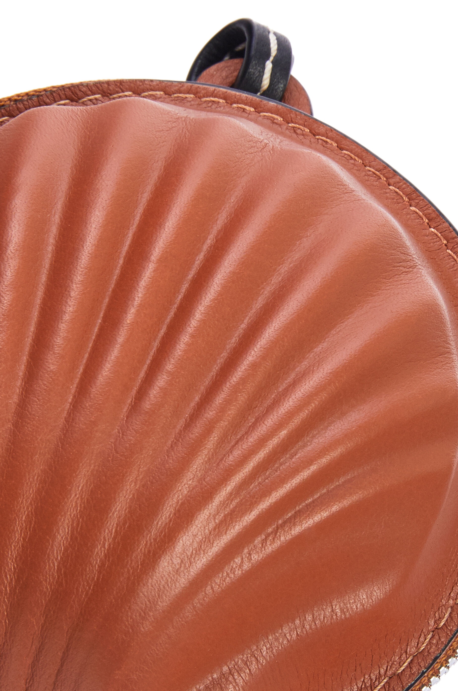 Mini seashell pouch in classic calfskin - 9