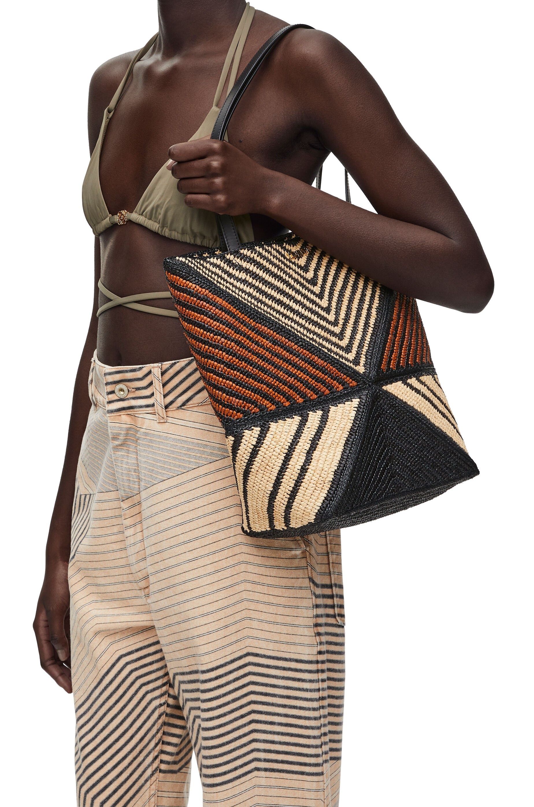 トートバッグ LOEWE A779G50X37 PUZZLE FOLD TOTE M IN RAFFIA Puzzle Fold Tote in raffia Brown - LOEWE