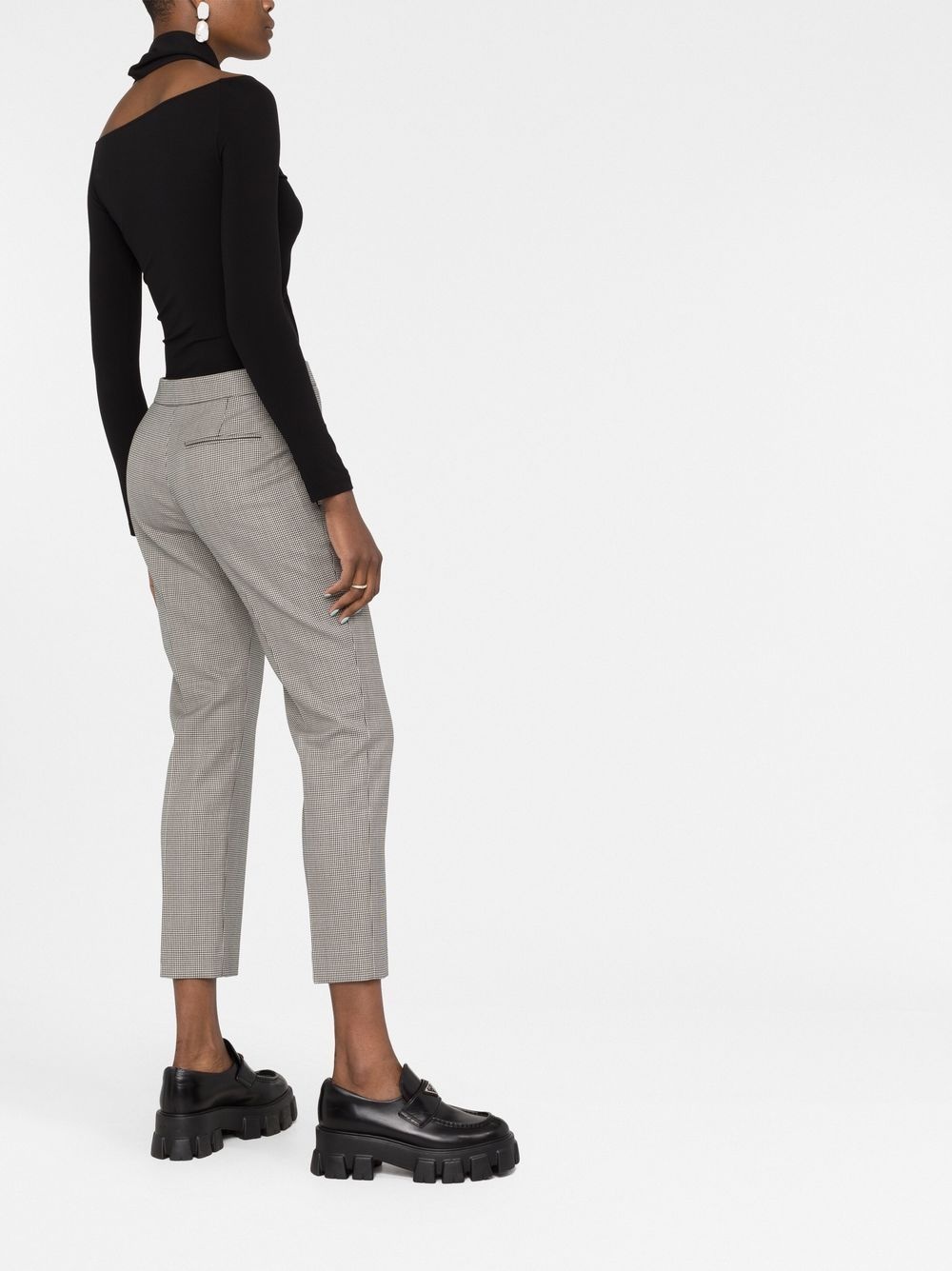 checked cropped slim-fit trousers - 6