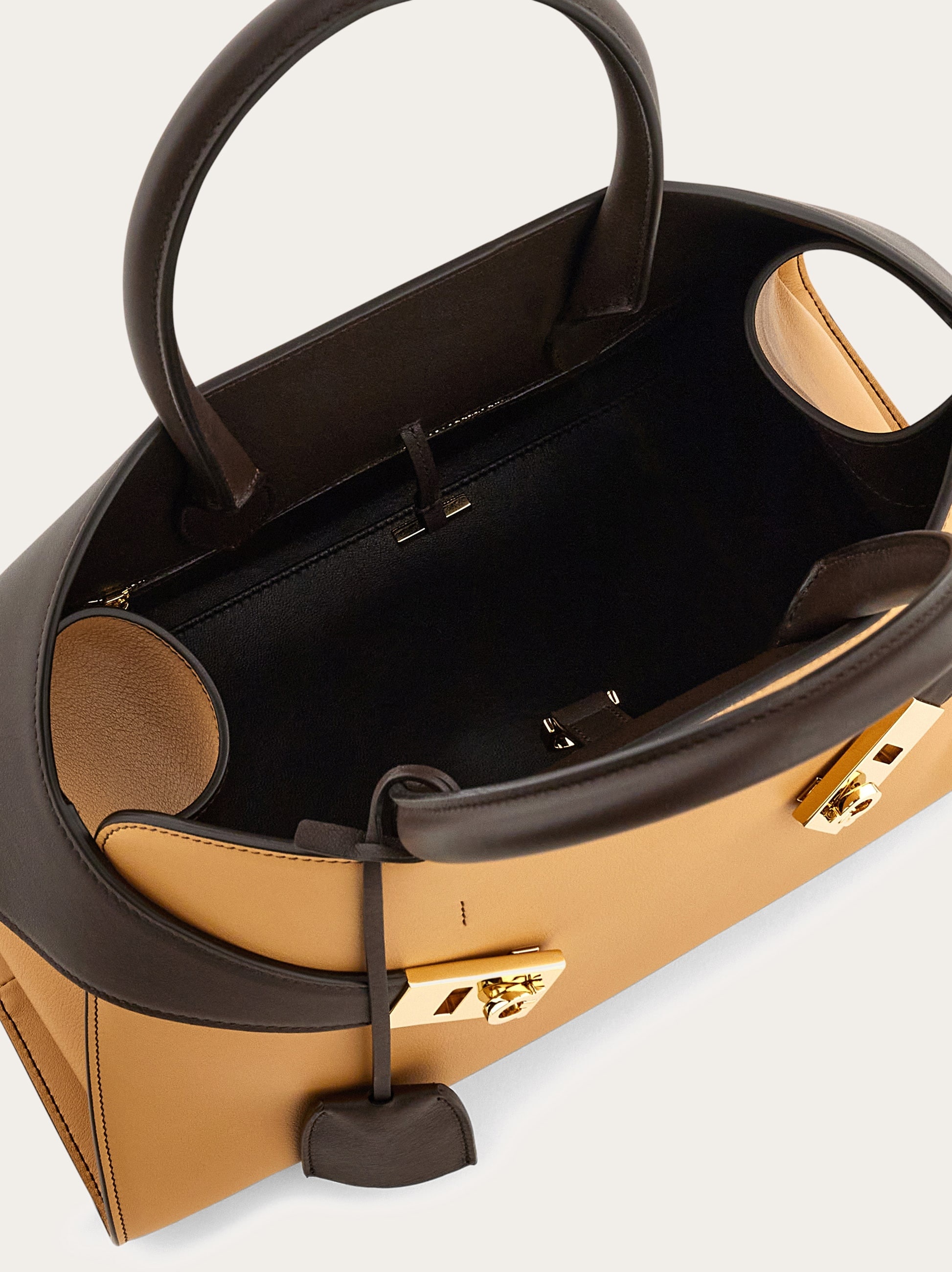 Hug bicolor handbag (S) - 4