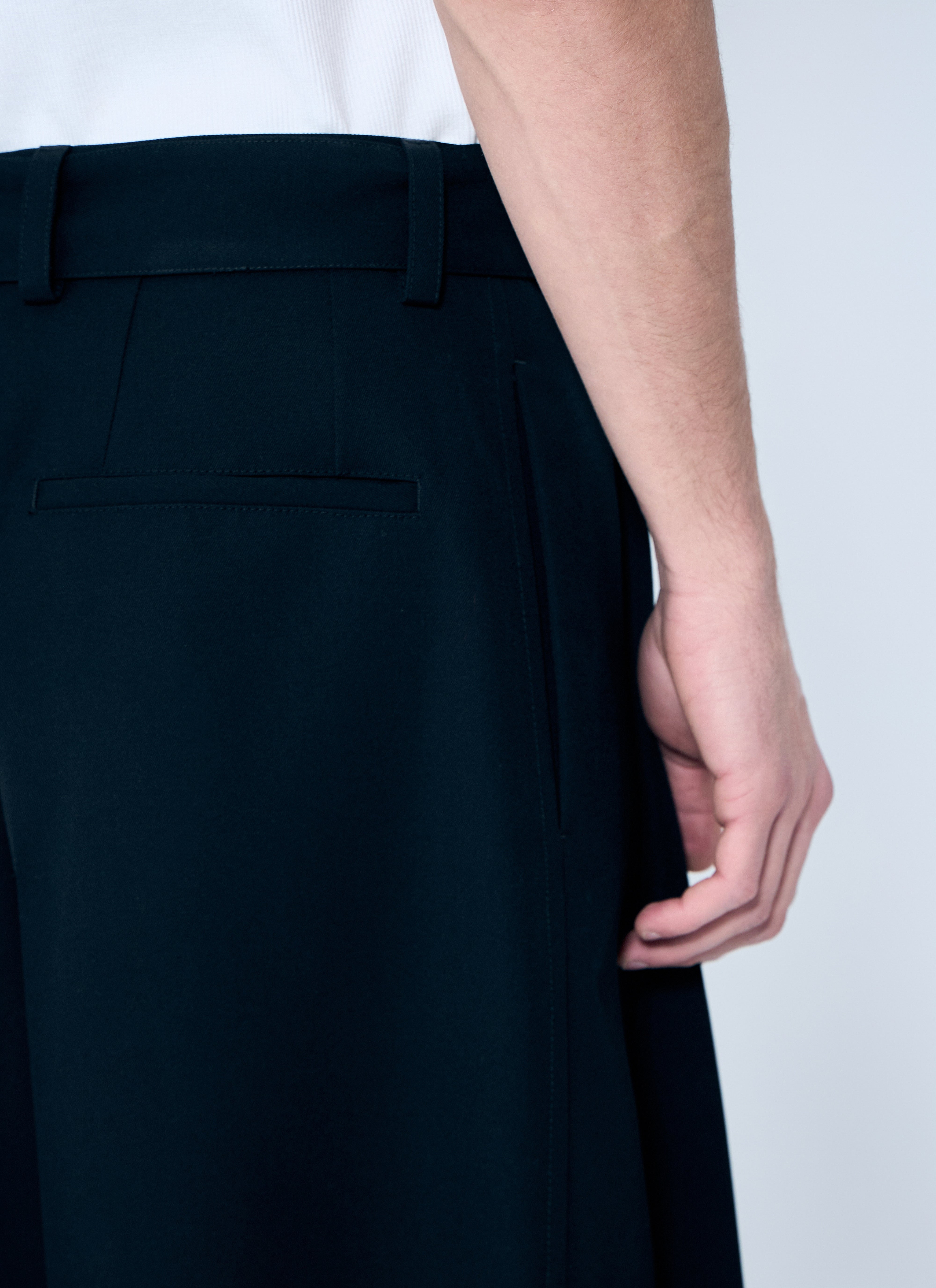 Jil Sander Men Belted Pleated Shorts - 6