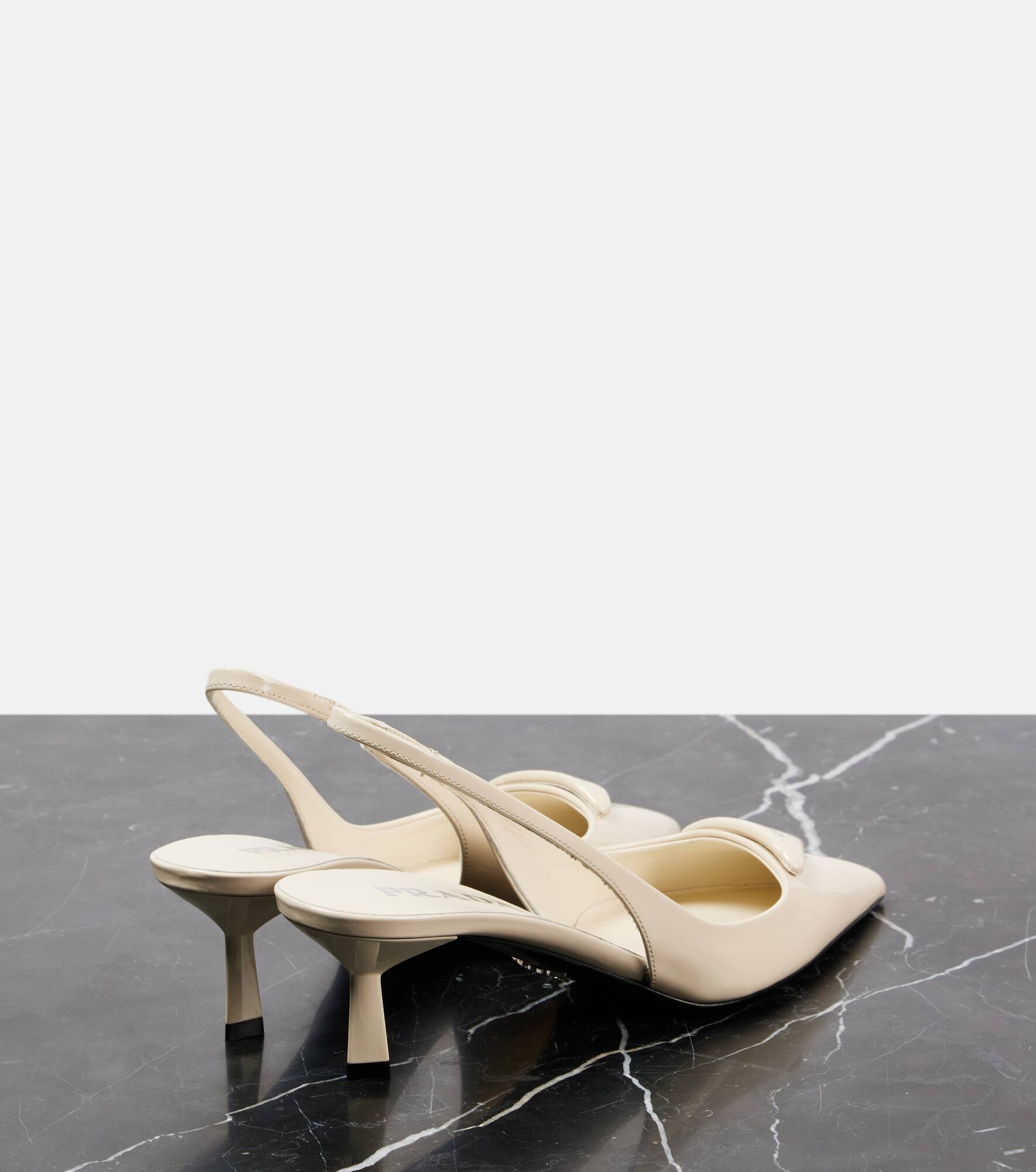 55 logo patent leather slingback pumps - 2