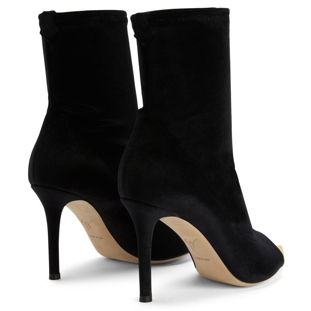 Intriigo Bootie - 4