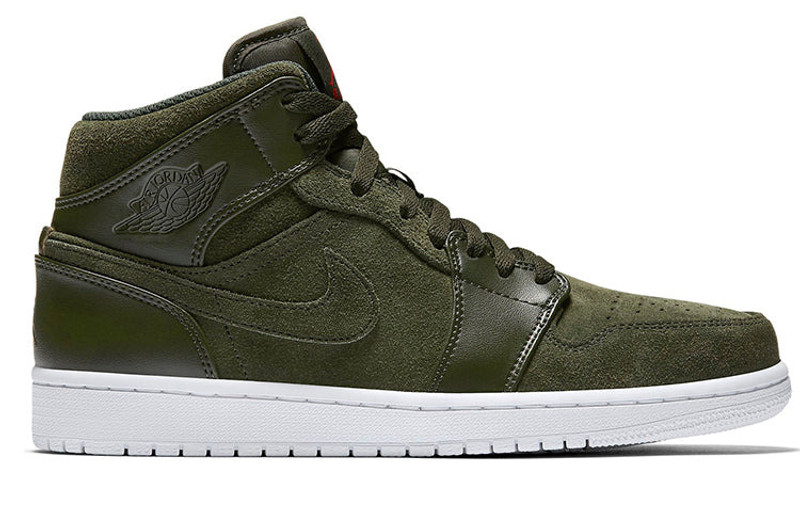 Jordan Air Jordan 1 Mid 'Sequoia Max Orange' 554724-302 outlook