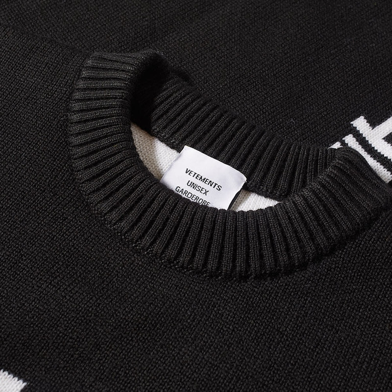VETEMENTS VETEMENTS Translation Crew Sweat outlook