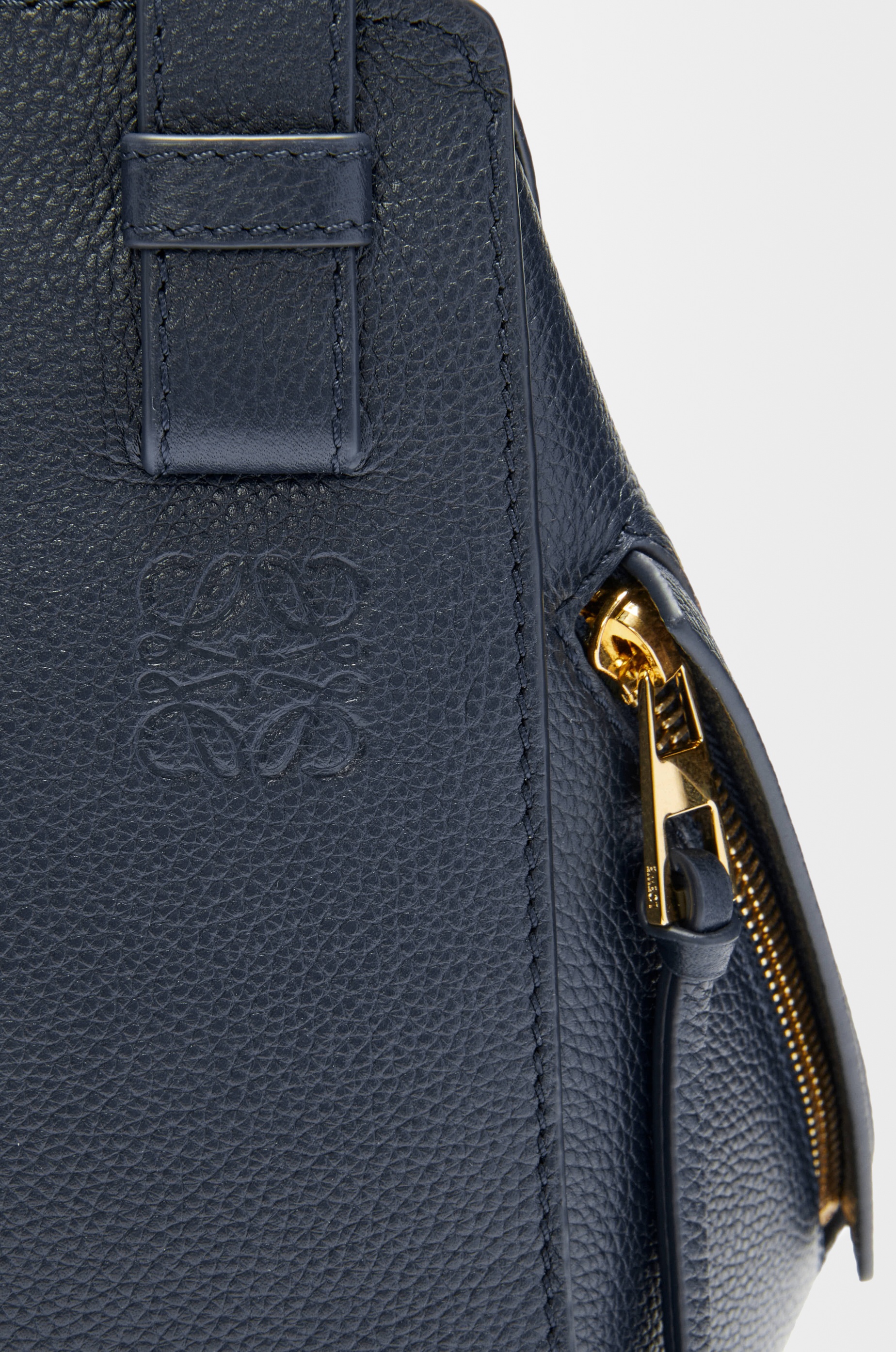 Compact Hammock bag in soft grained calfskin - 9