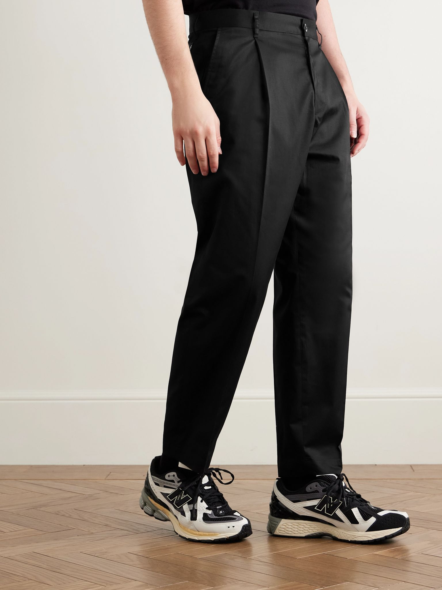 Tapered Pleated Cotton and Linen-Blend Twill Trousers Black - 3