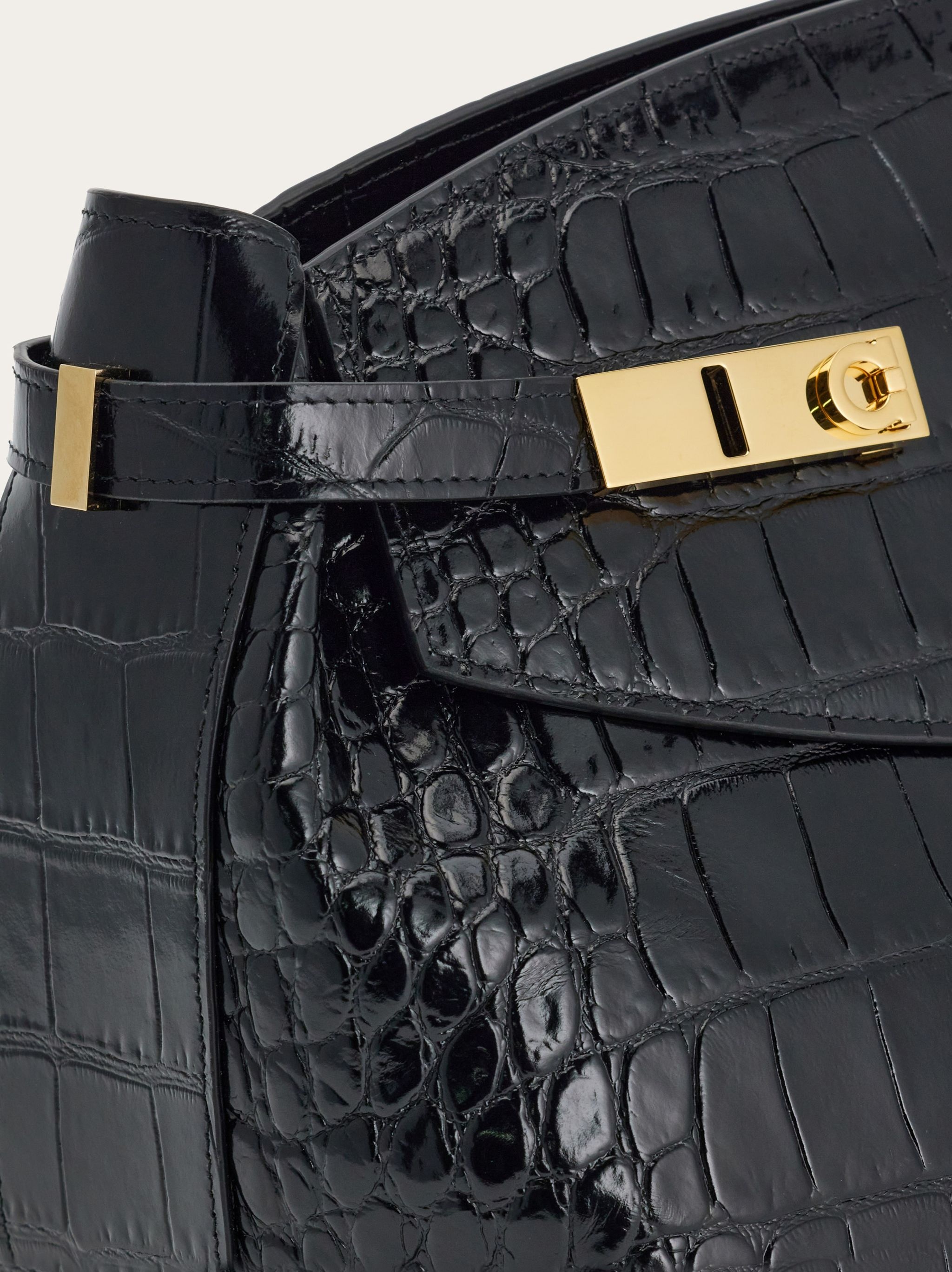 FERRAGAMO Hug pouch (L) | REVERSIBLE