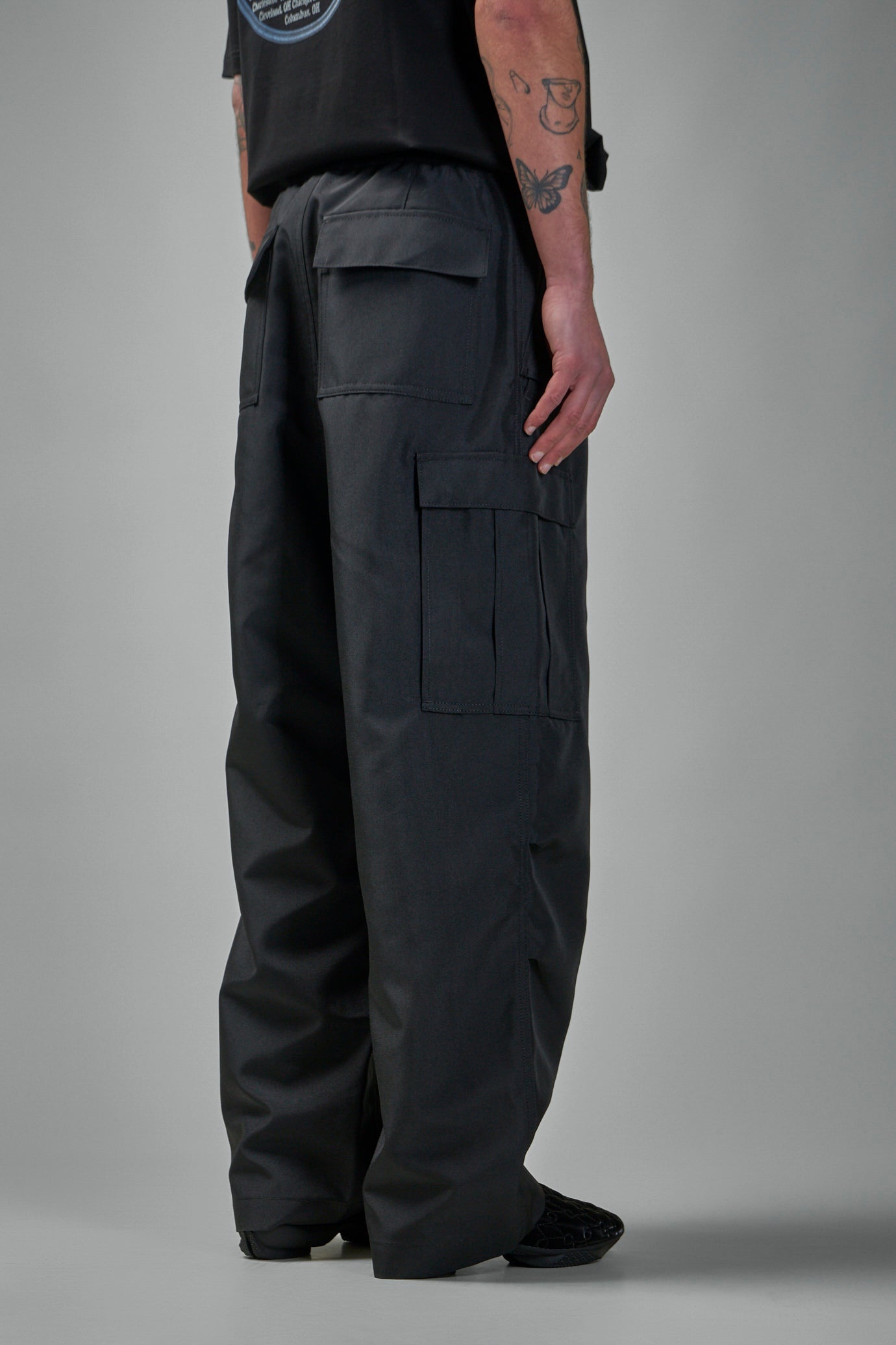 Wide-leg Cargo Trousers - 4