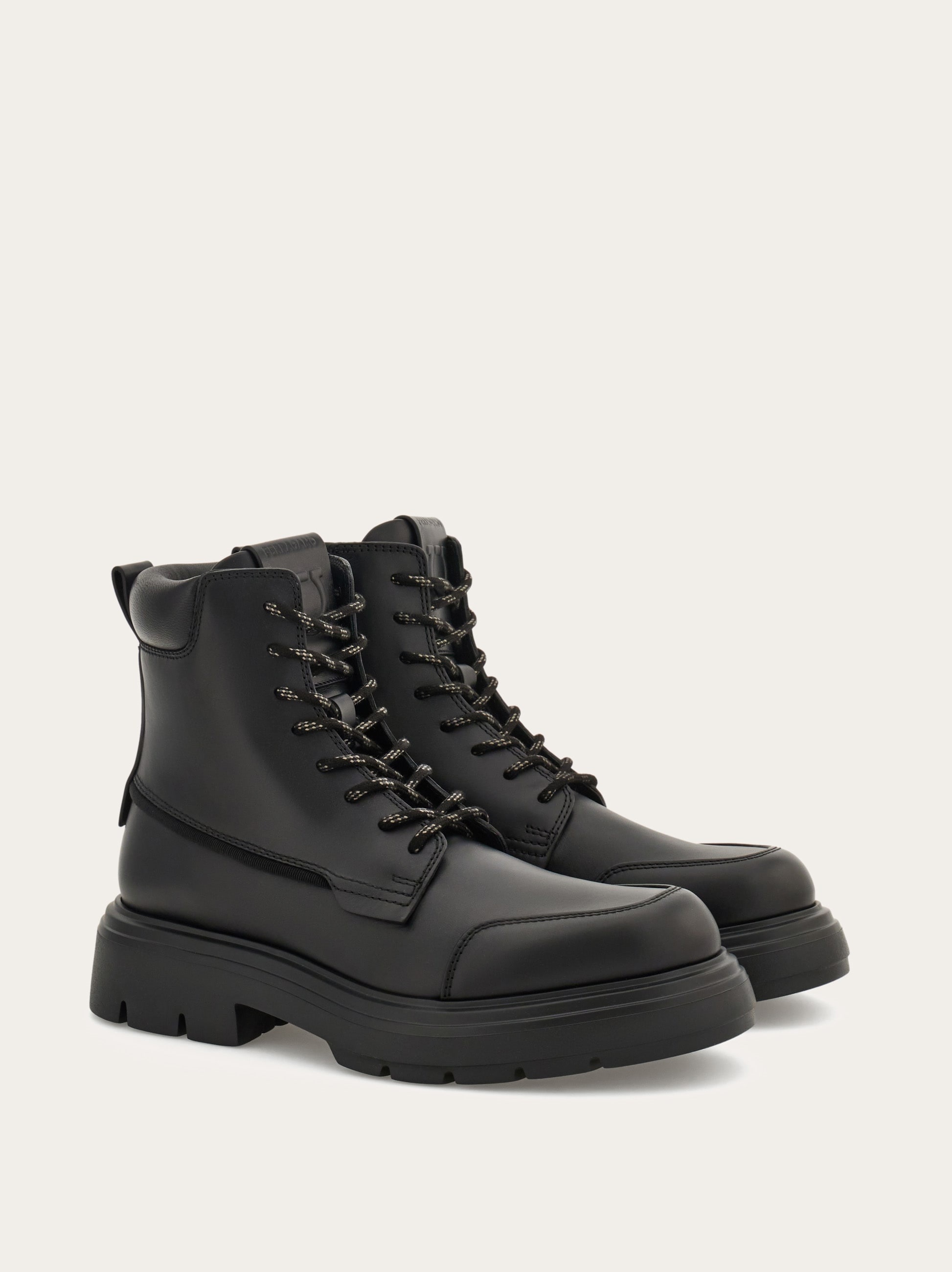 Combat boot with maxi-tongue - 4